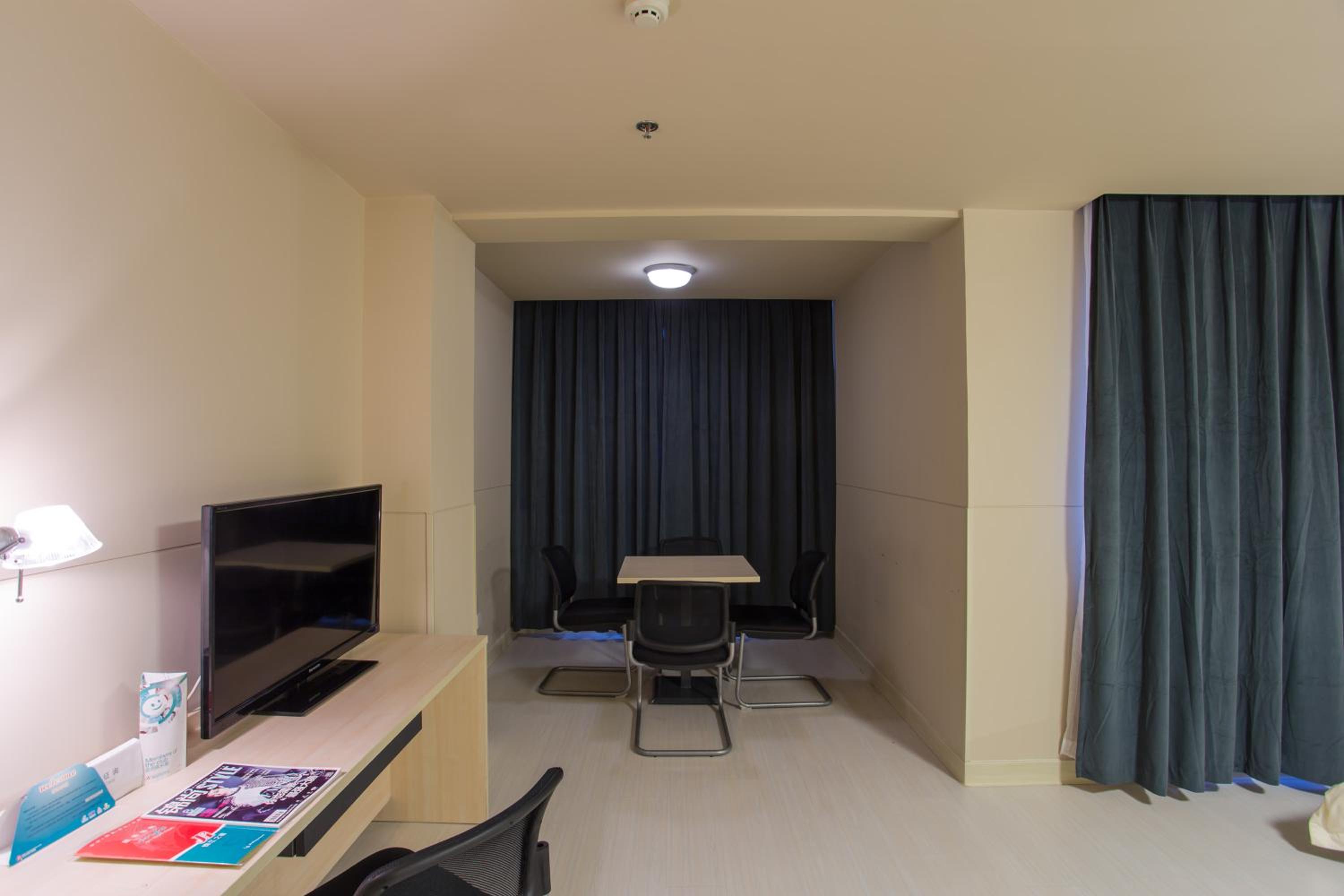Business Twin Room A