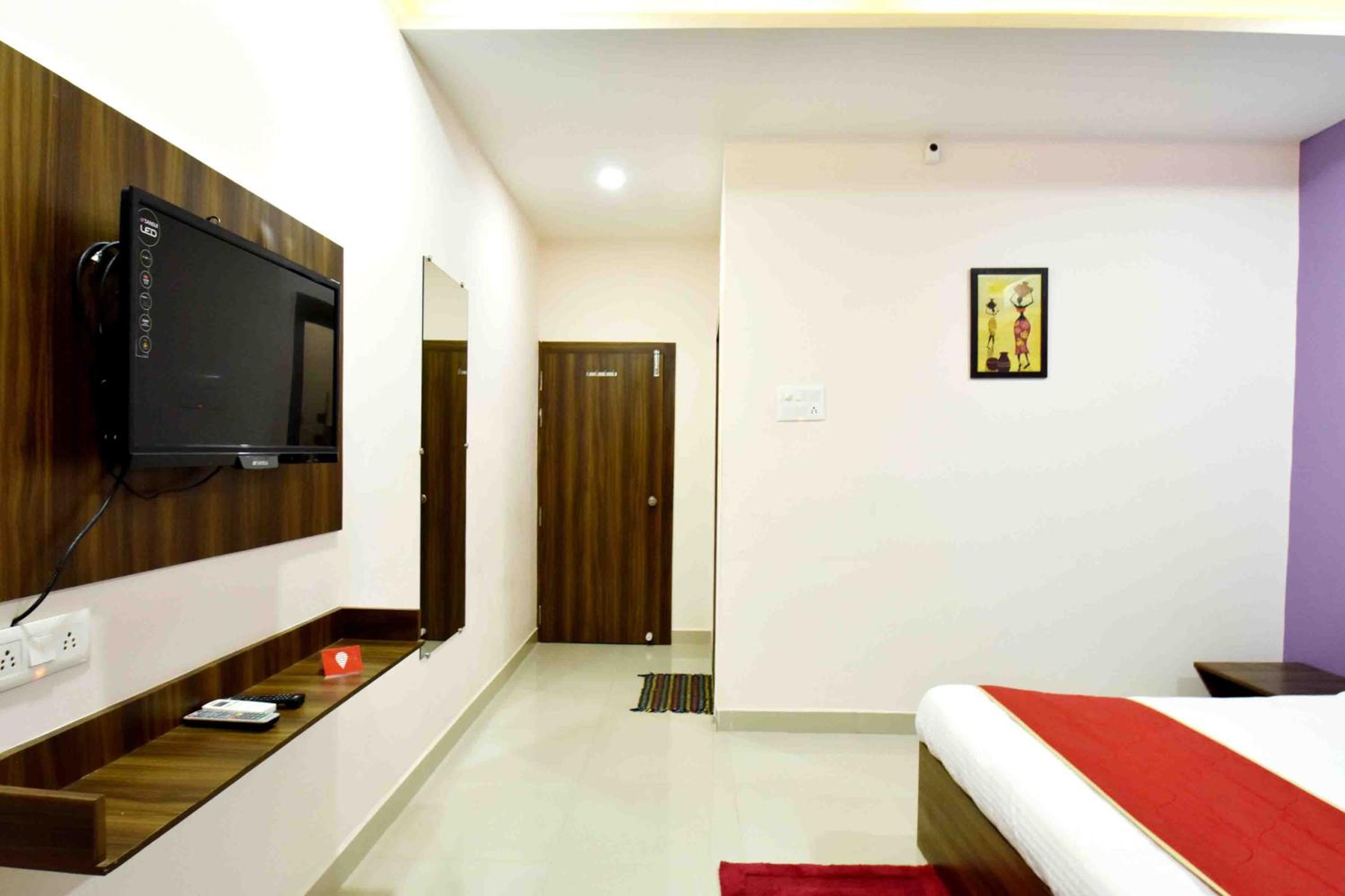 Deluxe King Room photo 2