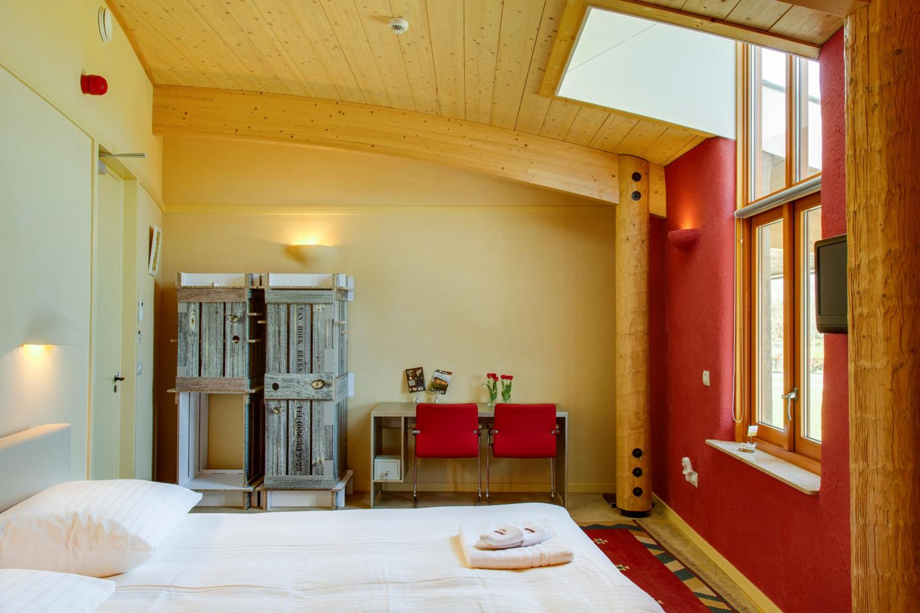 Twin Room with Private Bathroom