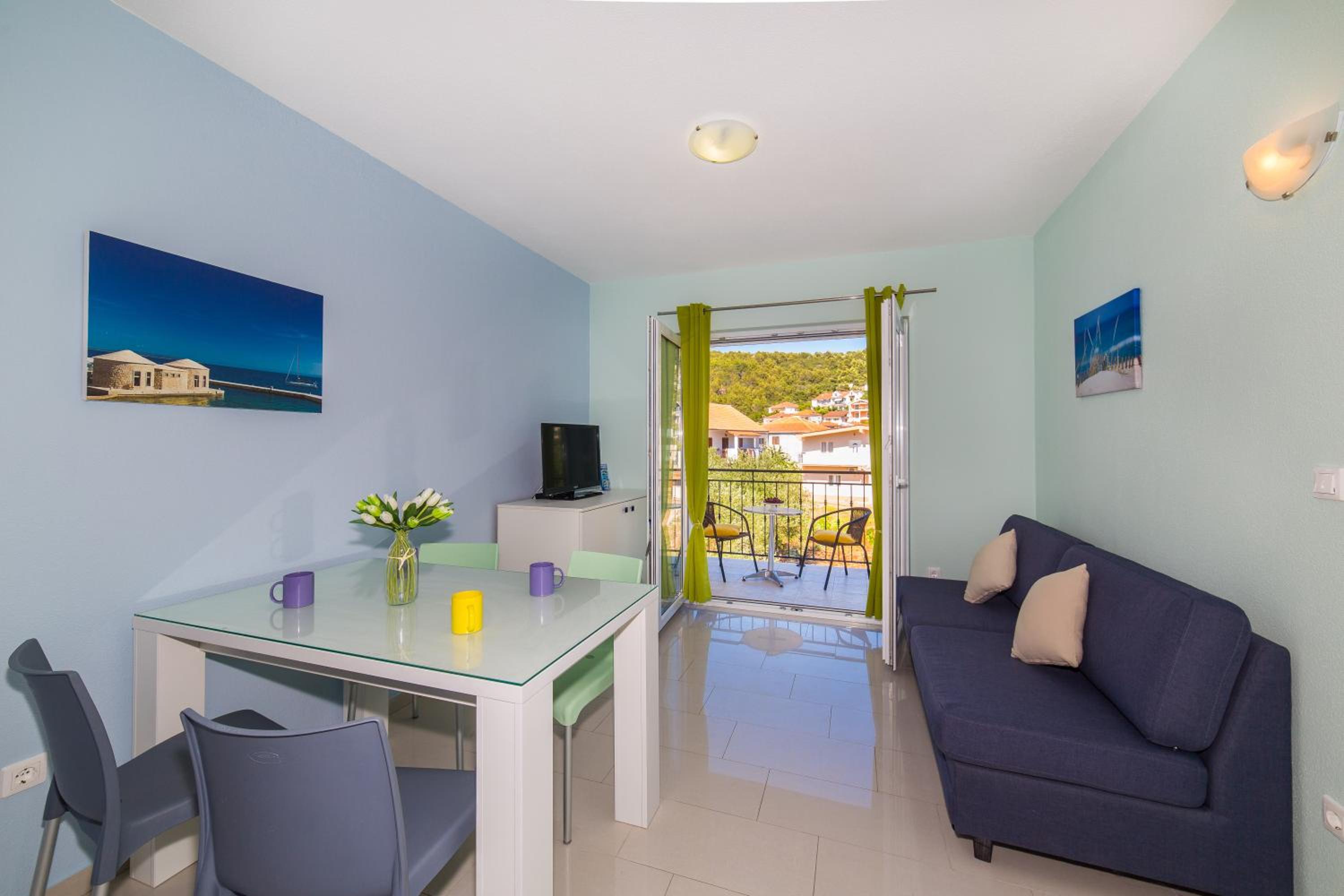 One-Bedroom Apartment with Balcony photo 2