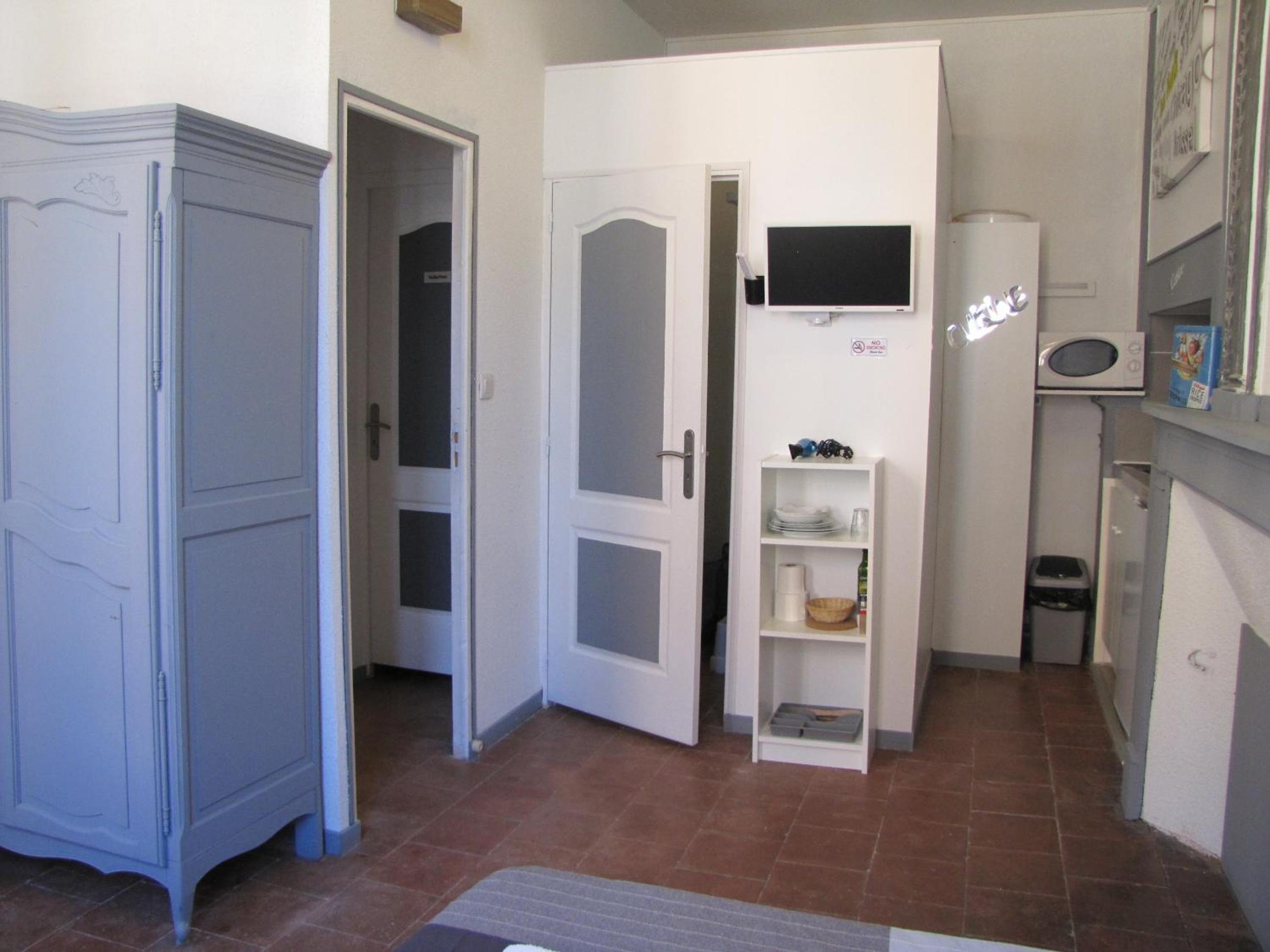 Studio Apartment photo 3
