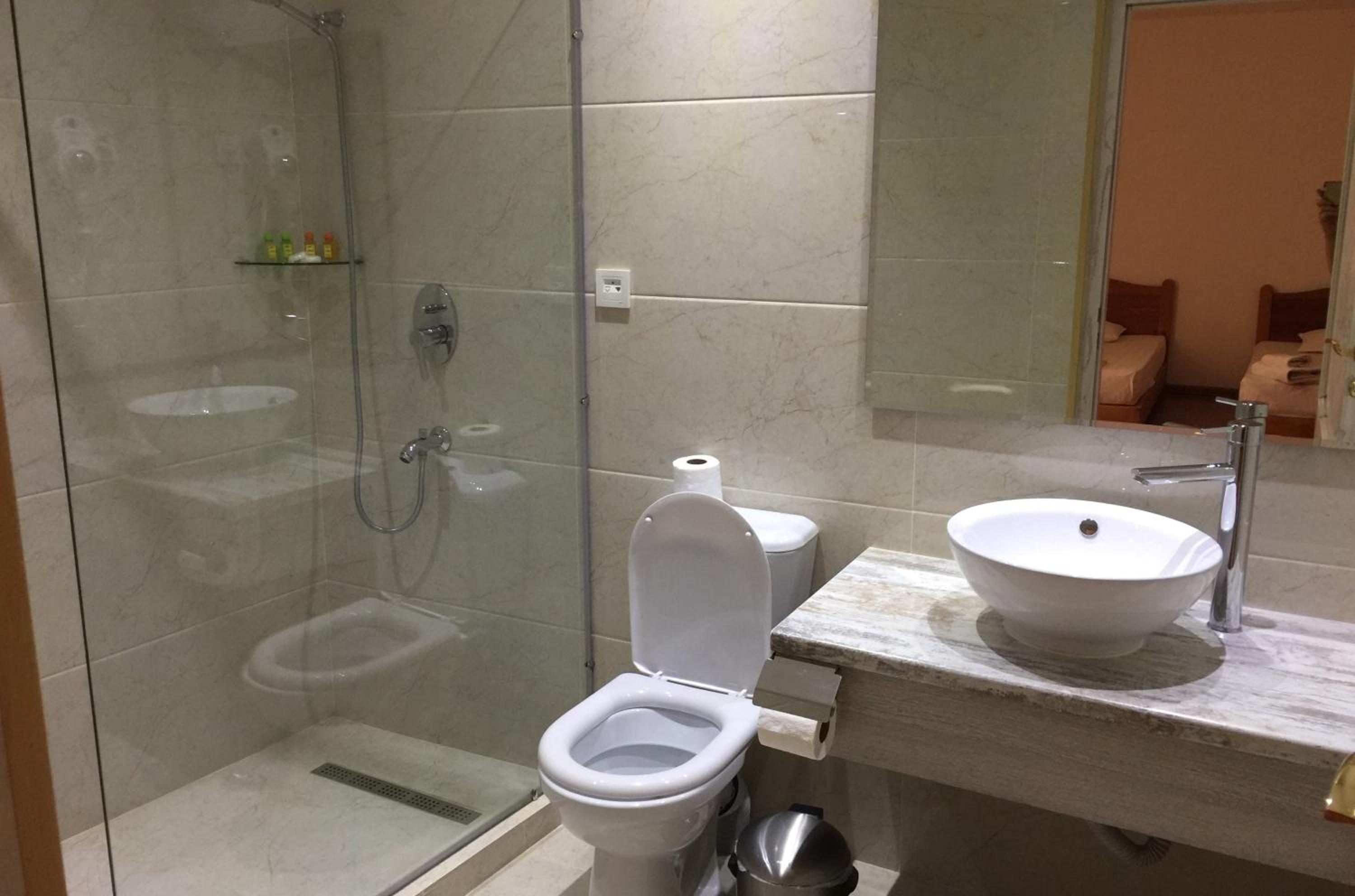 Standard Double or Twin Room - Photo 3