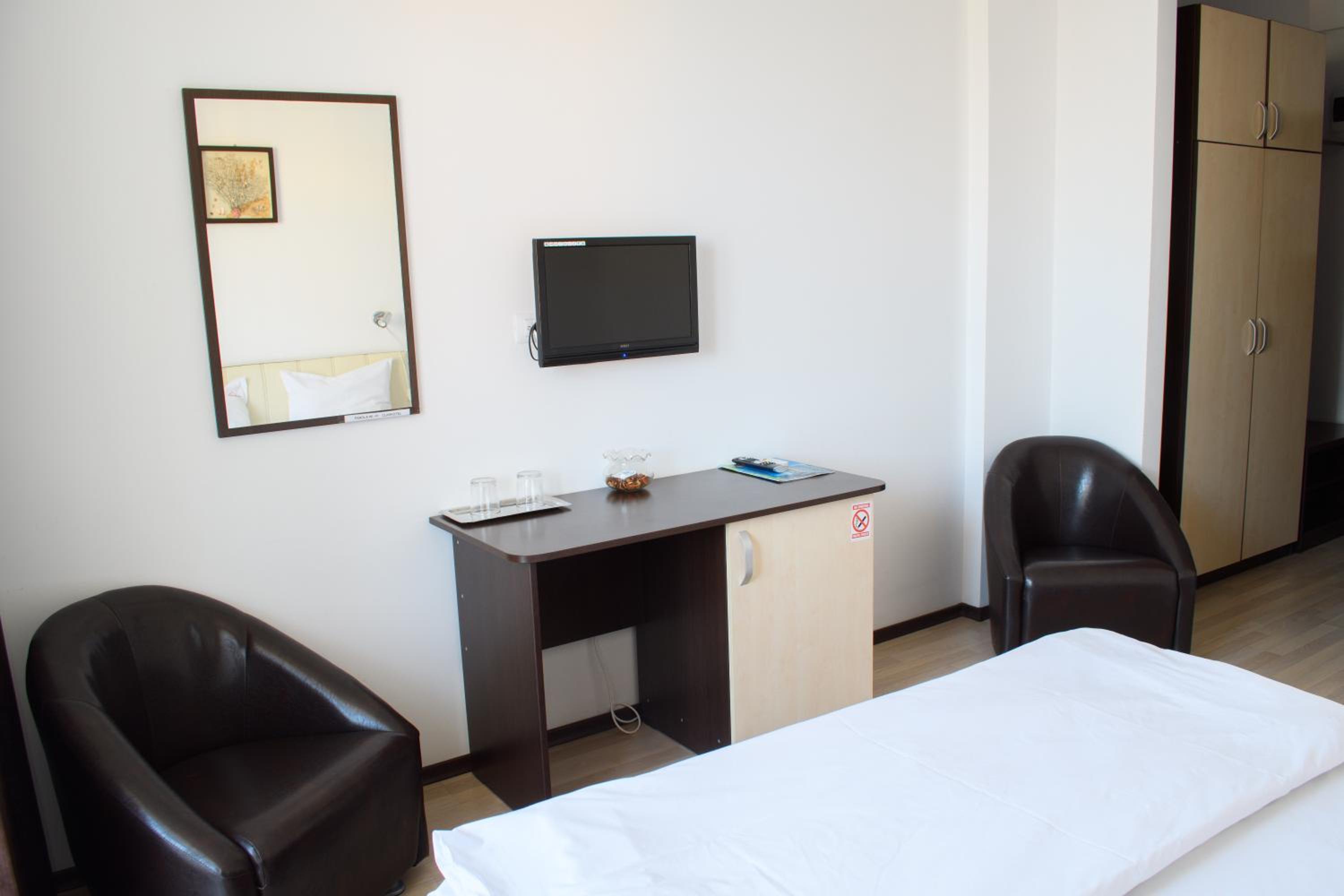 Double or Twin Room - Photo 1