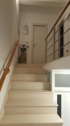 Studio Apartment with Balcony - Photo 2