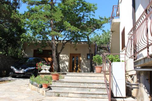 Apartment with Balcony - Photo 11