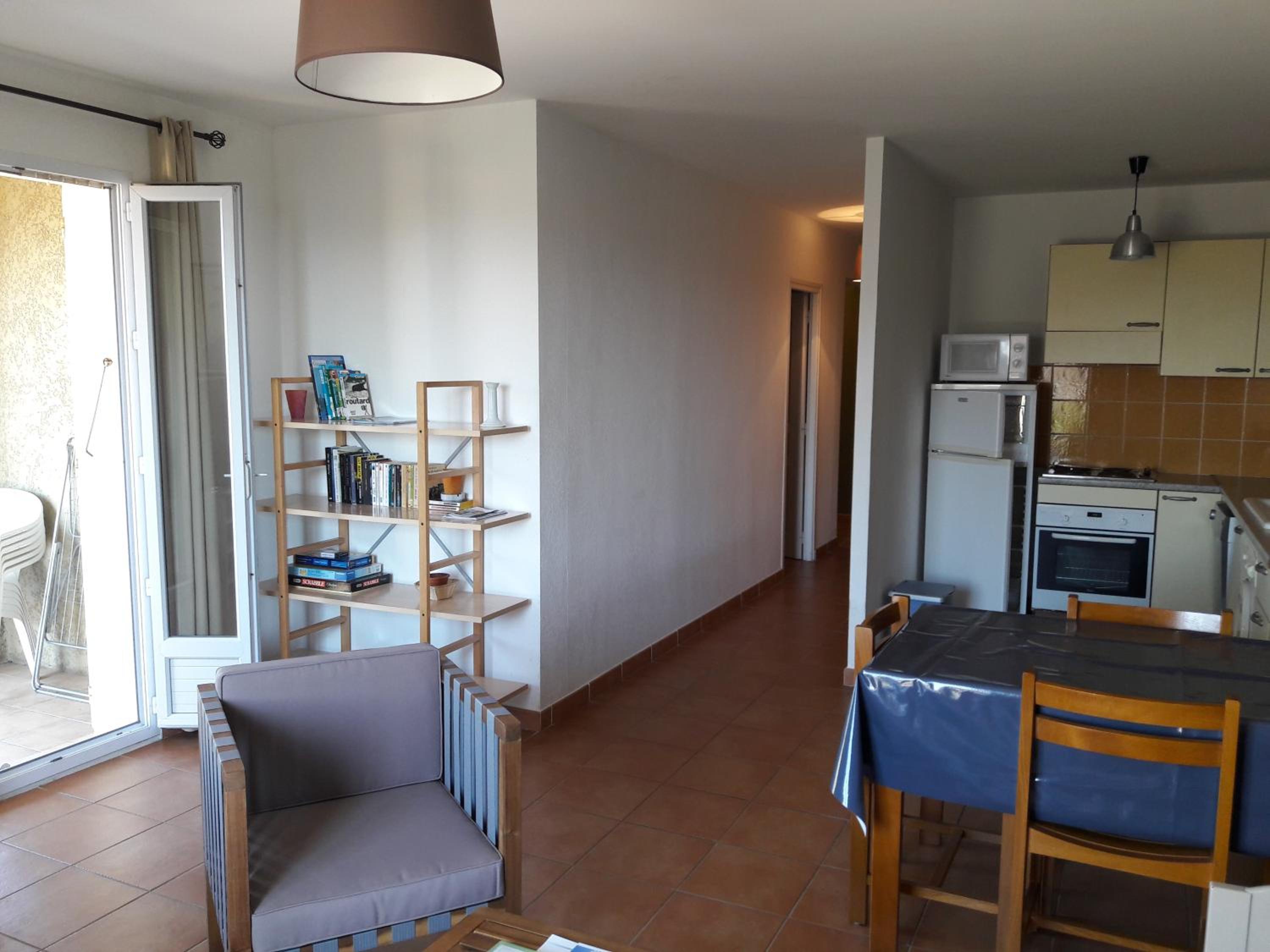 Two-Bedroom Apartment with Large Terrace - Photo 11