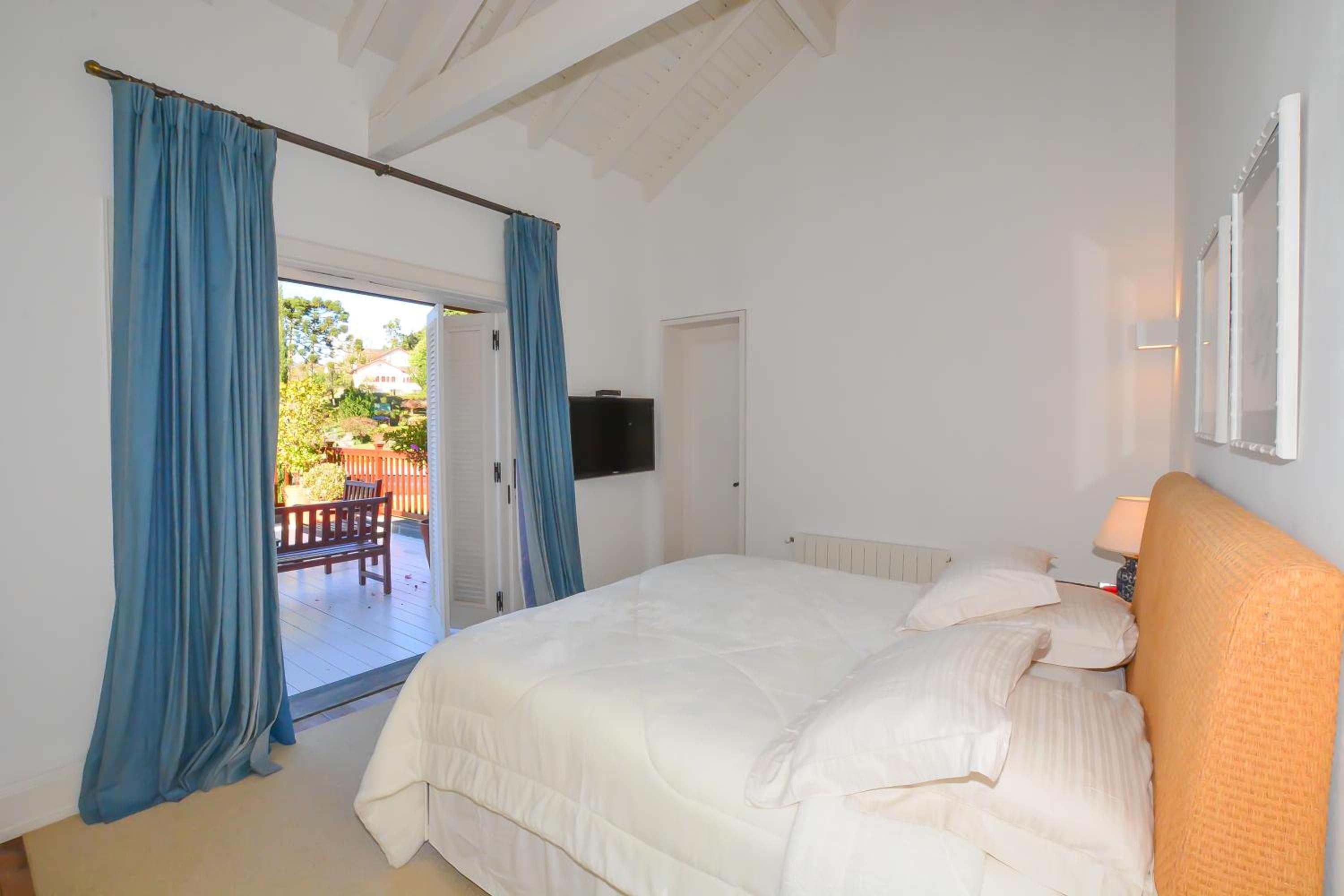 Luxury Suite photo 2
