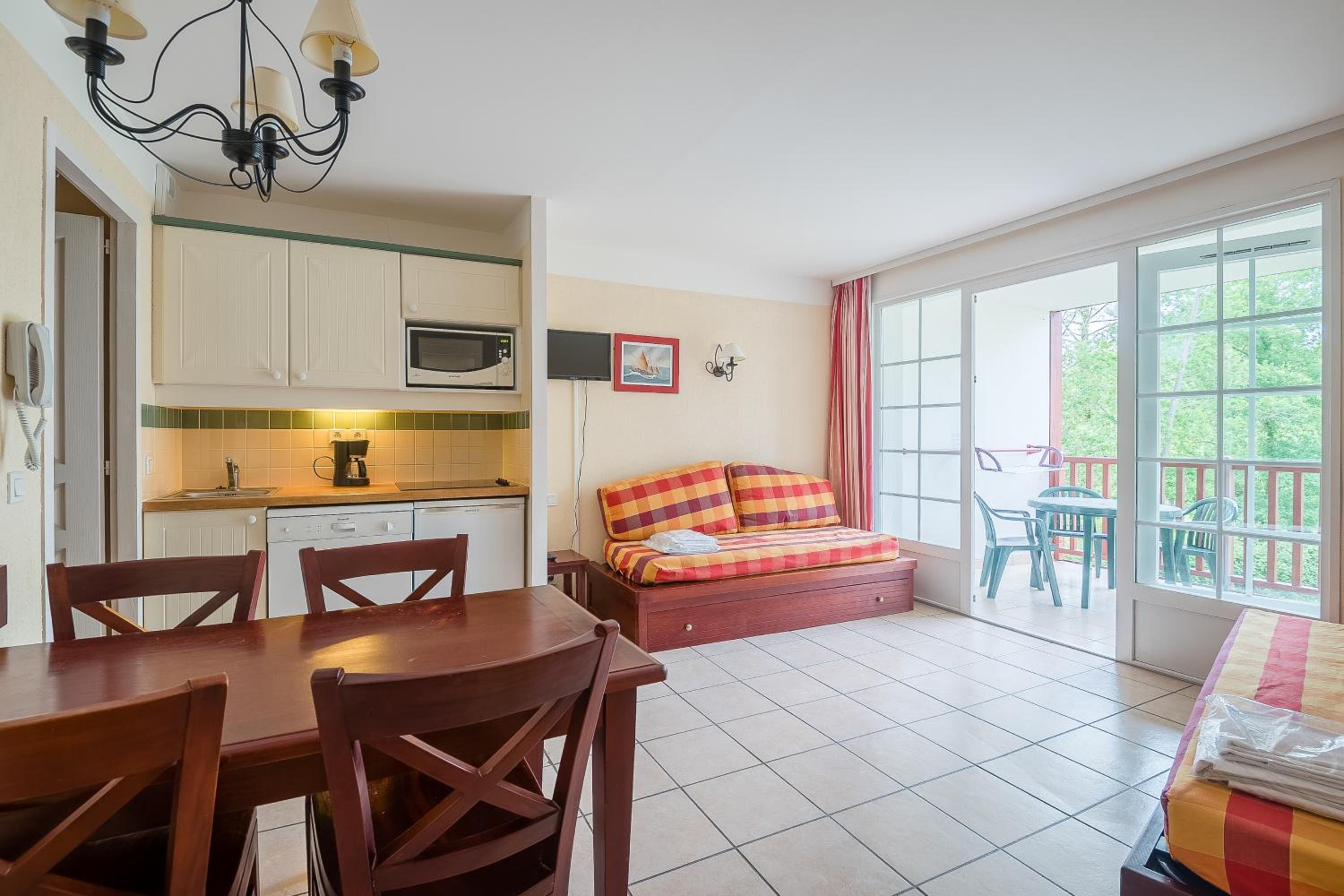 Comfort One-Bedroom Apartment (5 People) photo 3