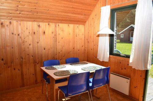 Two-Bedroom Bungalow with Shared Bathroom photo 2