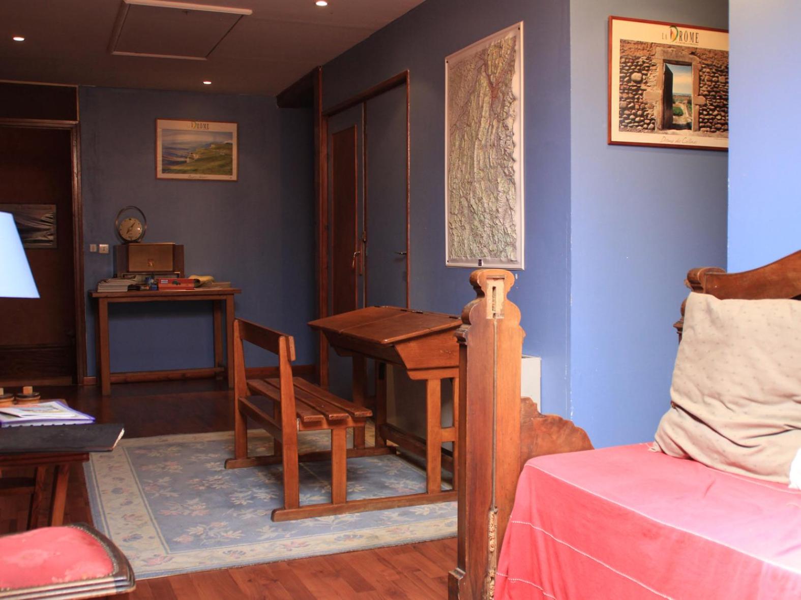 Family Room photo 2