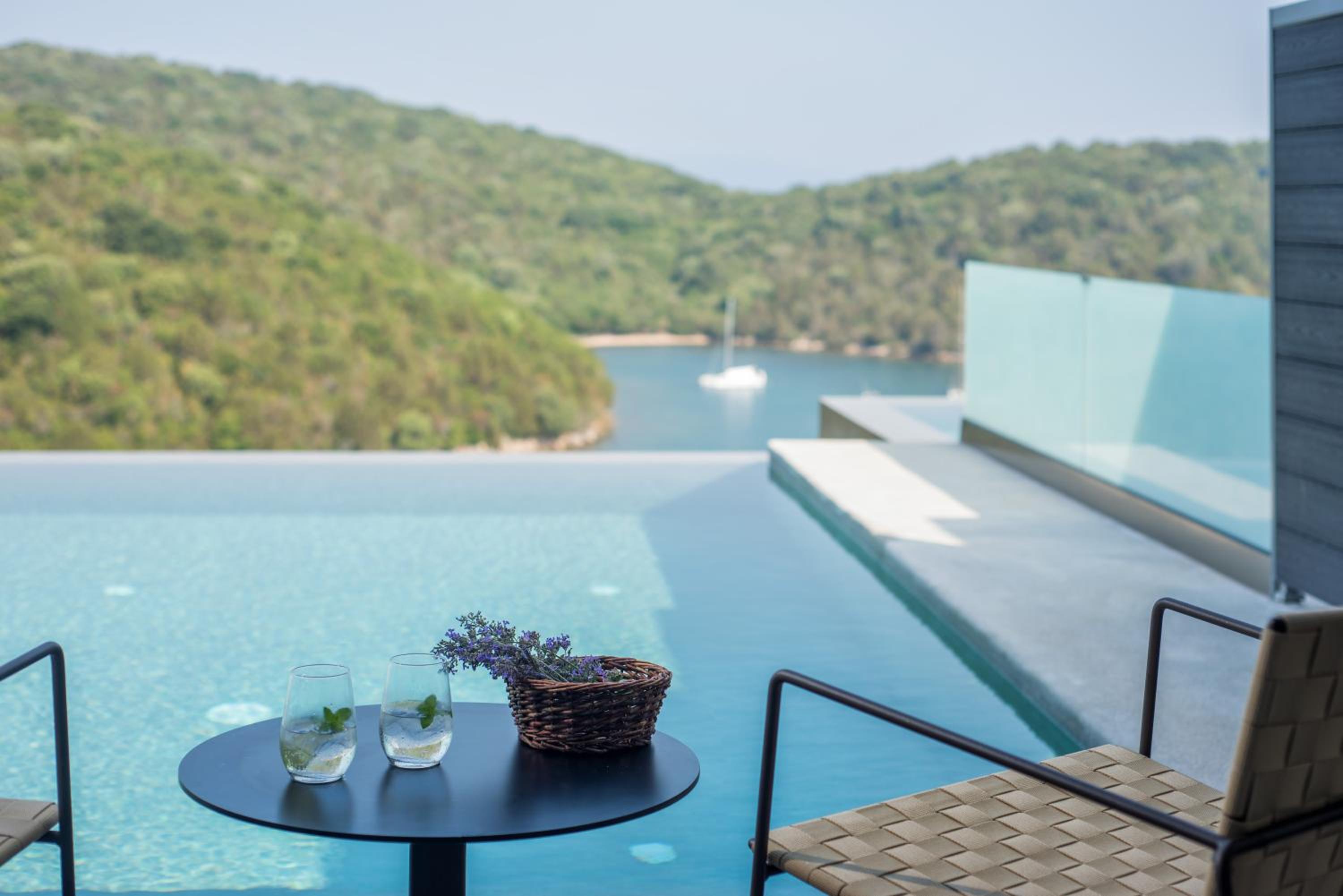 Junior Suite with Private Pool and Sea View - Photo 3