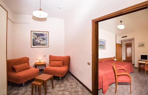 Standard Triple Room photo 2
