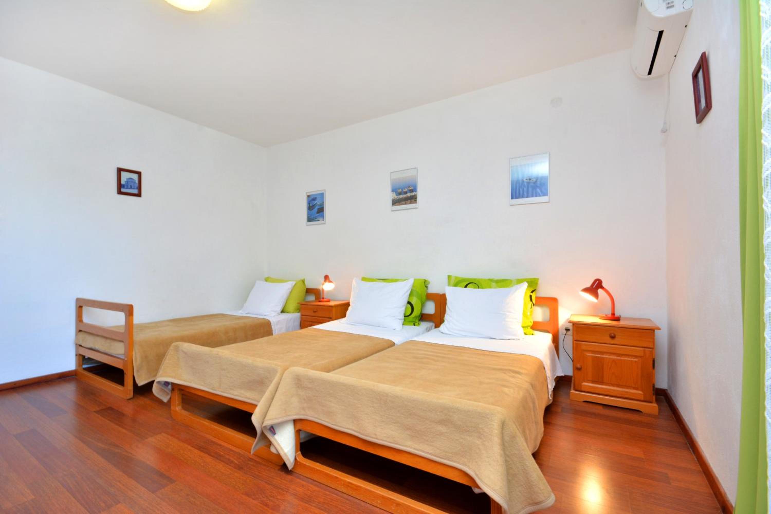 Two-Bedroom Apartment with Balcony and Sea View photo 3