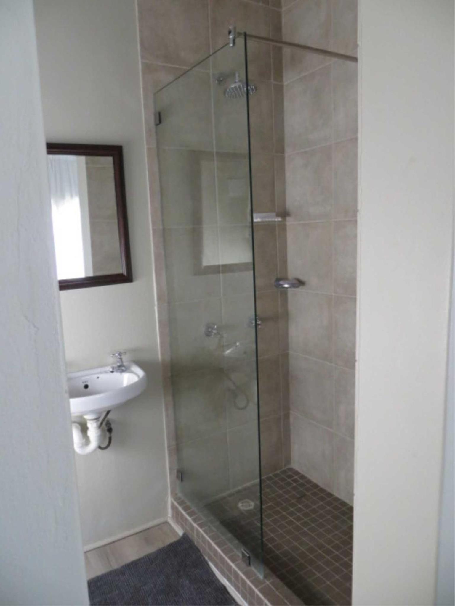 Two-Bedroom House - Photo 9