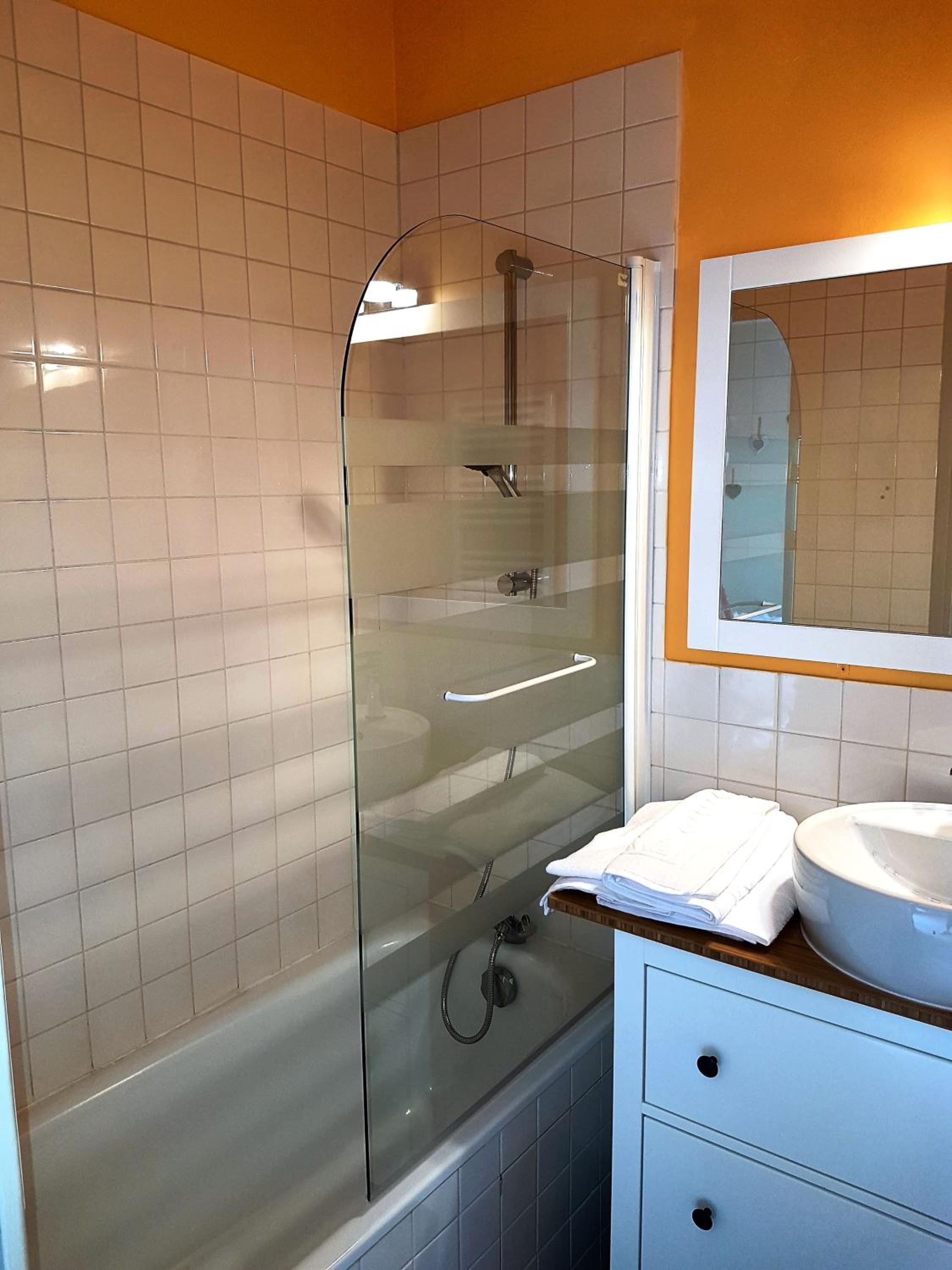 Double Room with Balcony - Photo 1
