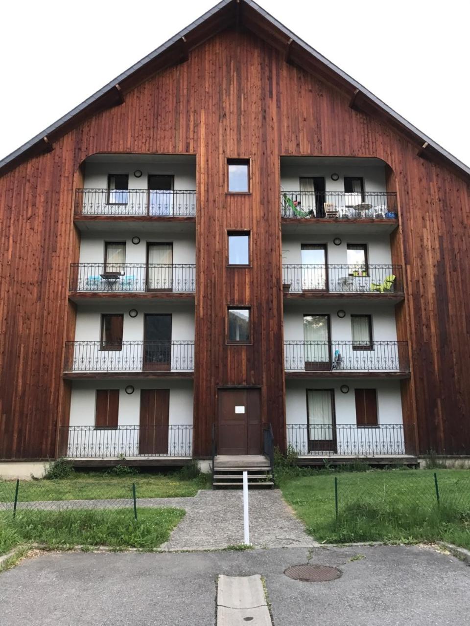 Apartment with Mountain View