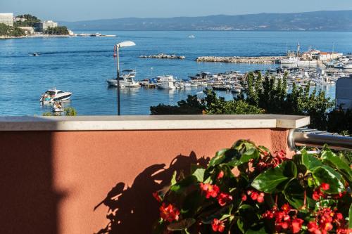 Standard Twin Room with Sea View - Photo 7