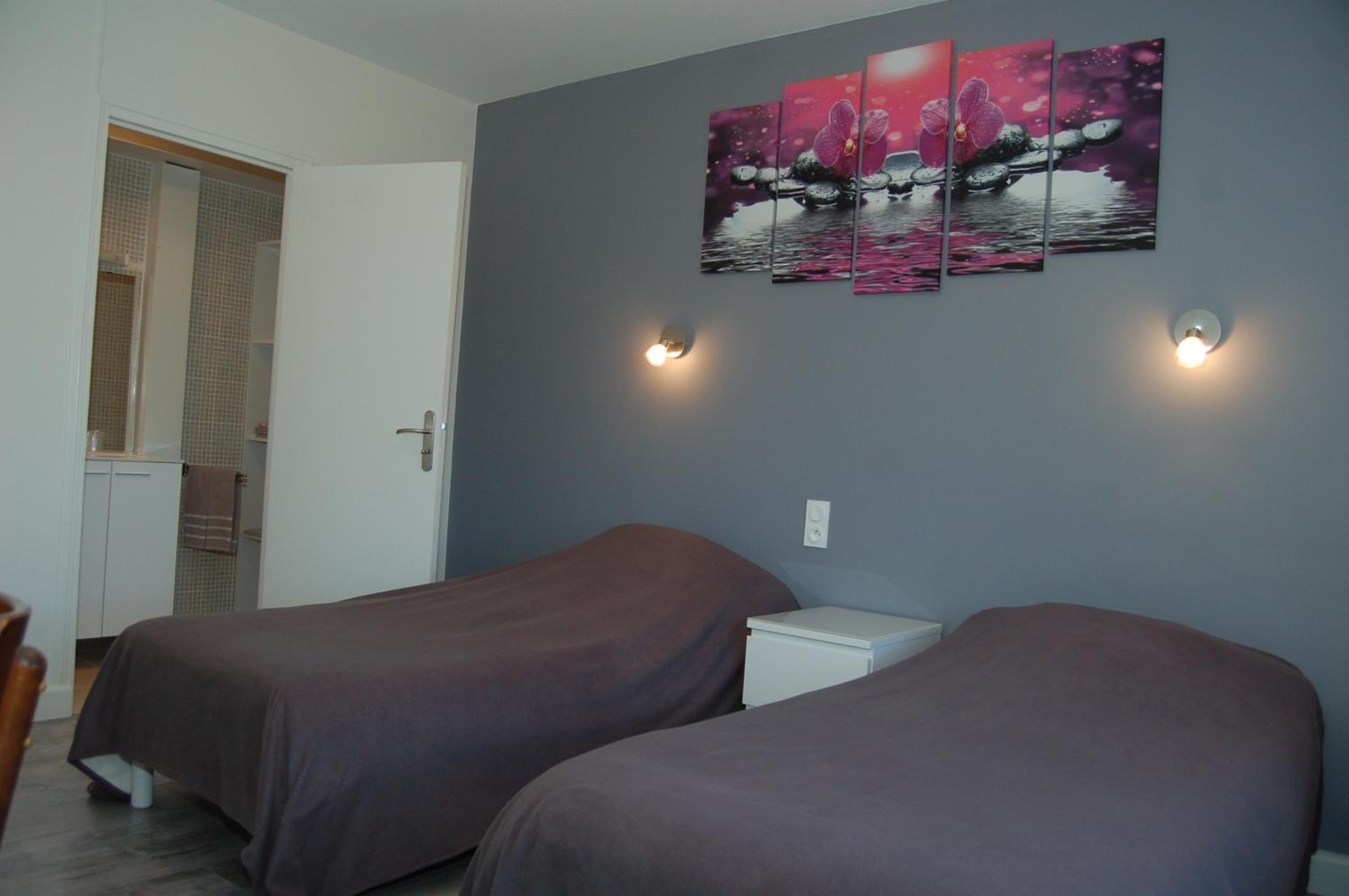 Family Room 14 - Photo 1