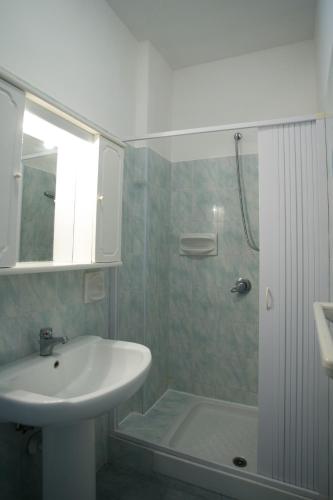One-Bedroom Apartment - Photo 4