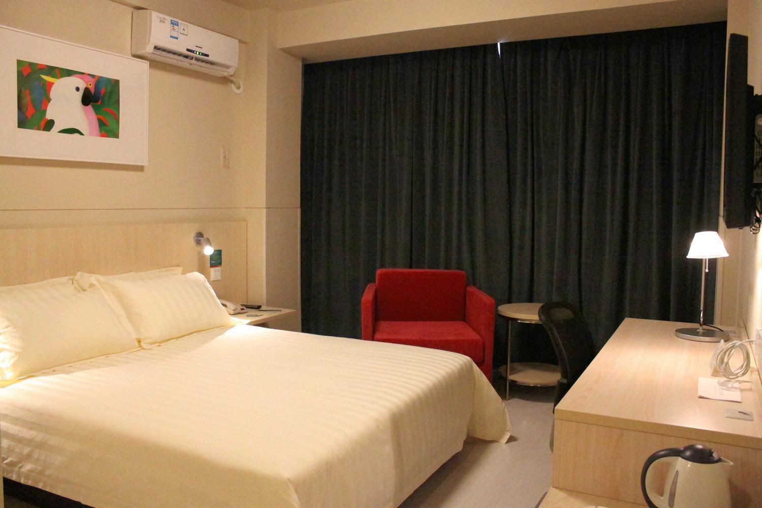 Standard Twin Room B