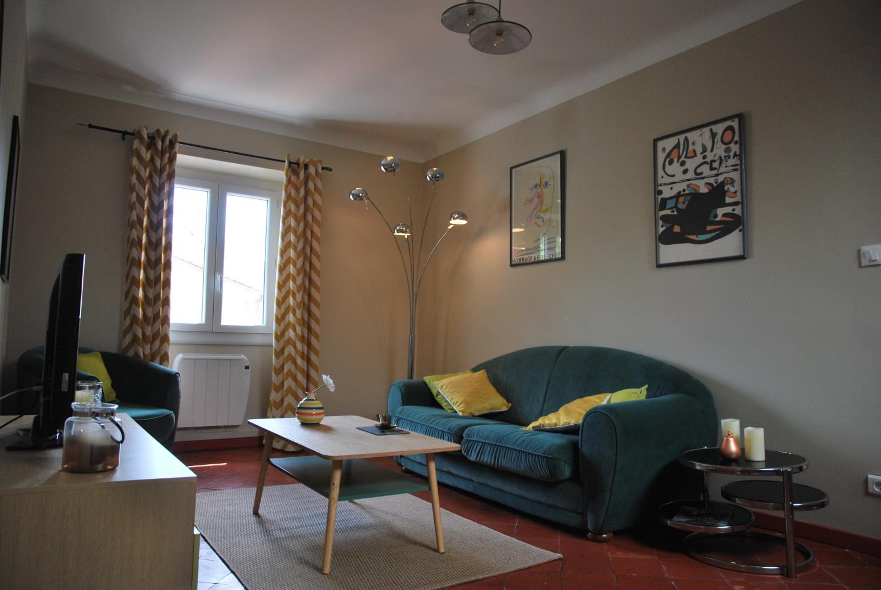 One-Bedroom Apartment