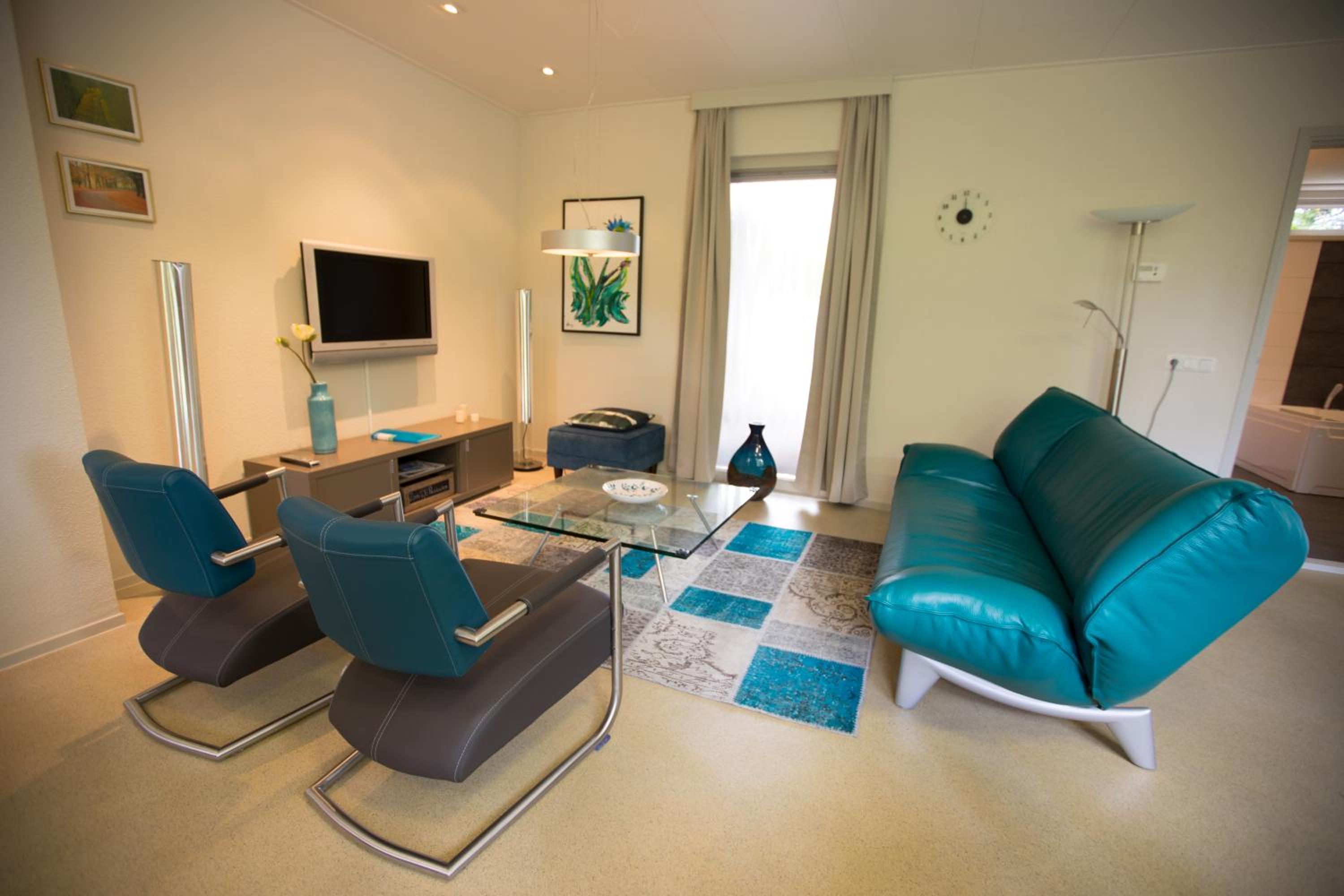 One-Bedroom Apartment photo 2