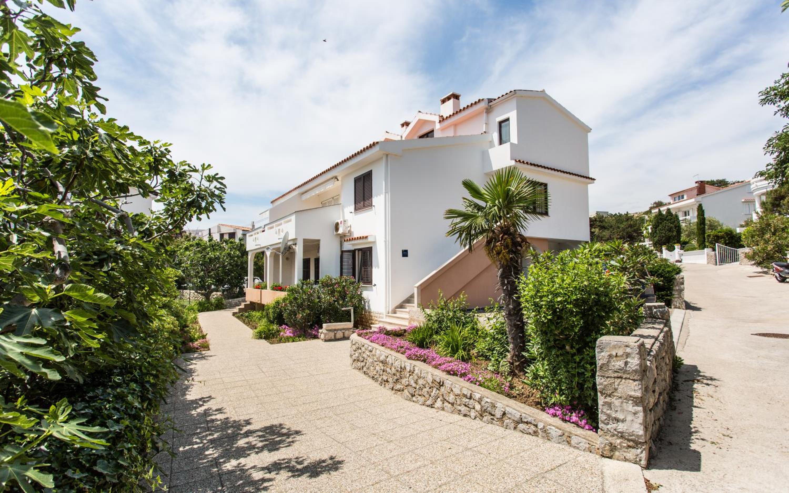 One-Bedroom Apartment with Patio