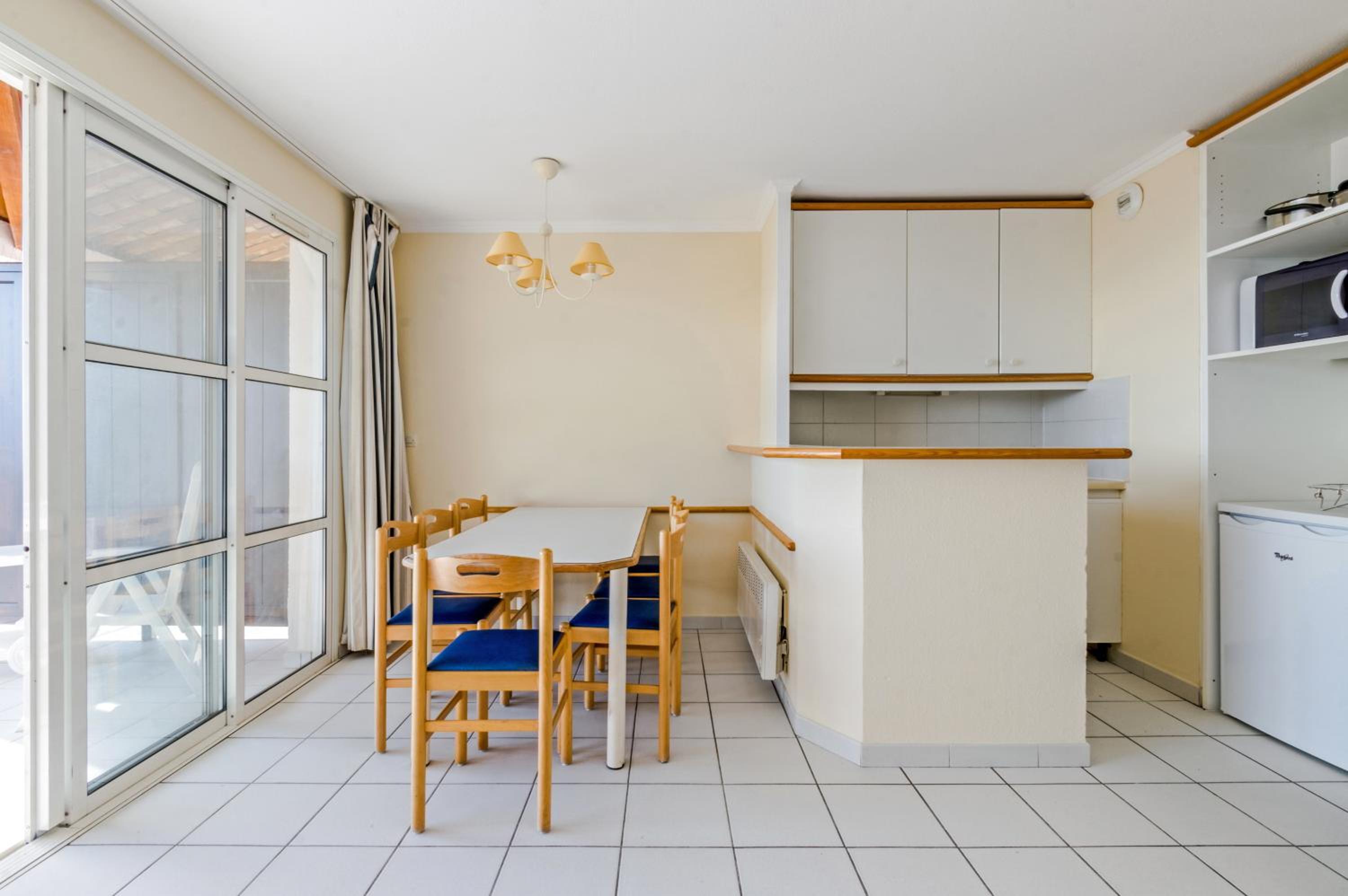 Select One-Bedroom Apartment (7 People) photo 3