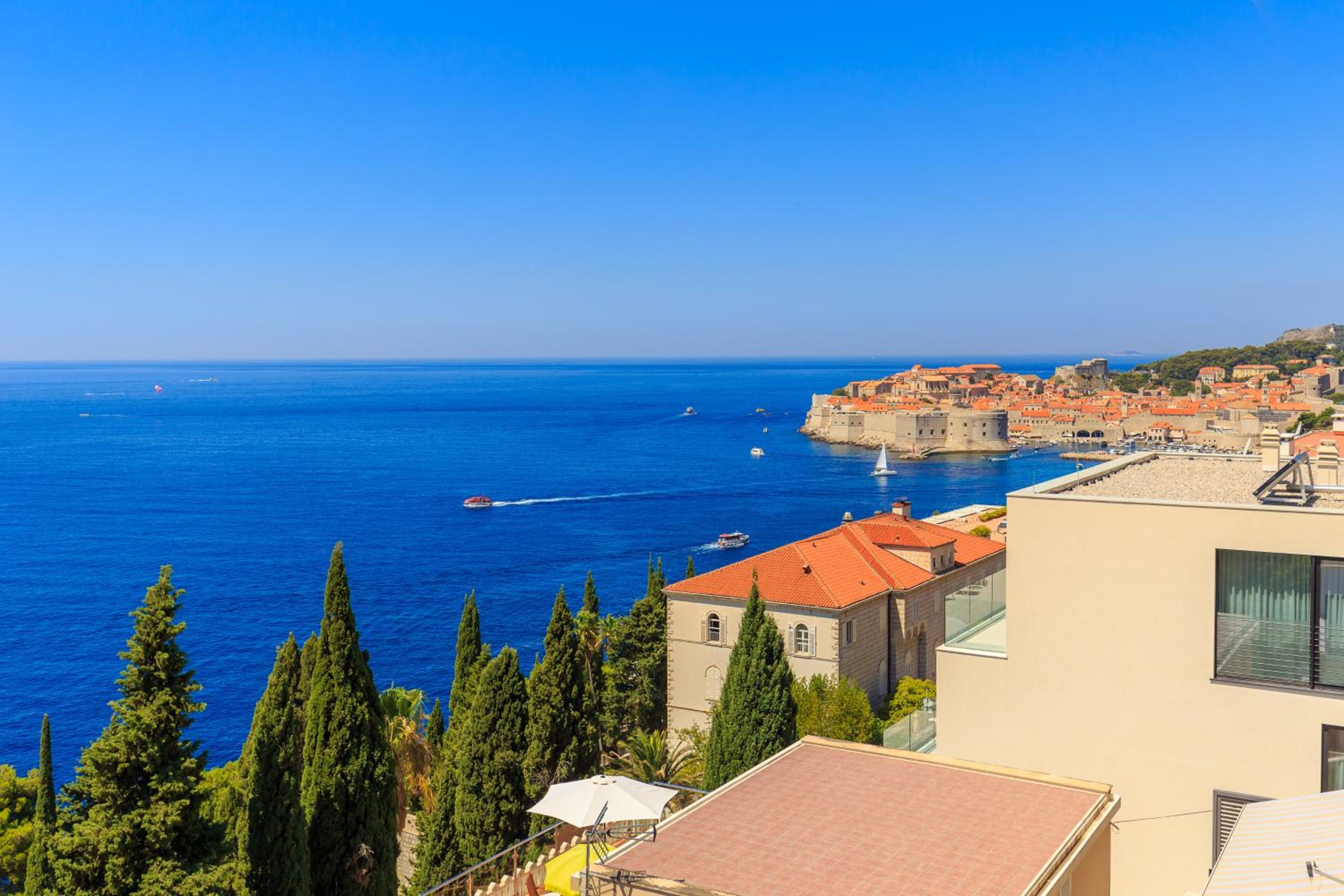 Two-Bedroom Apartment with Balcony and Sea View