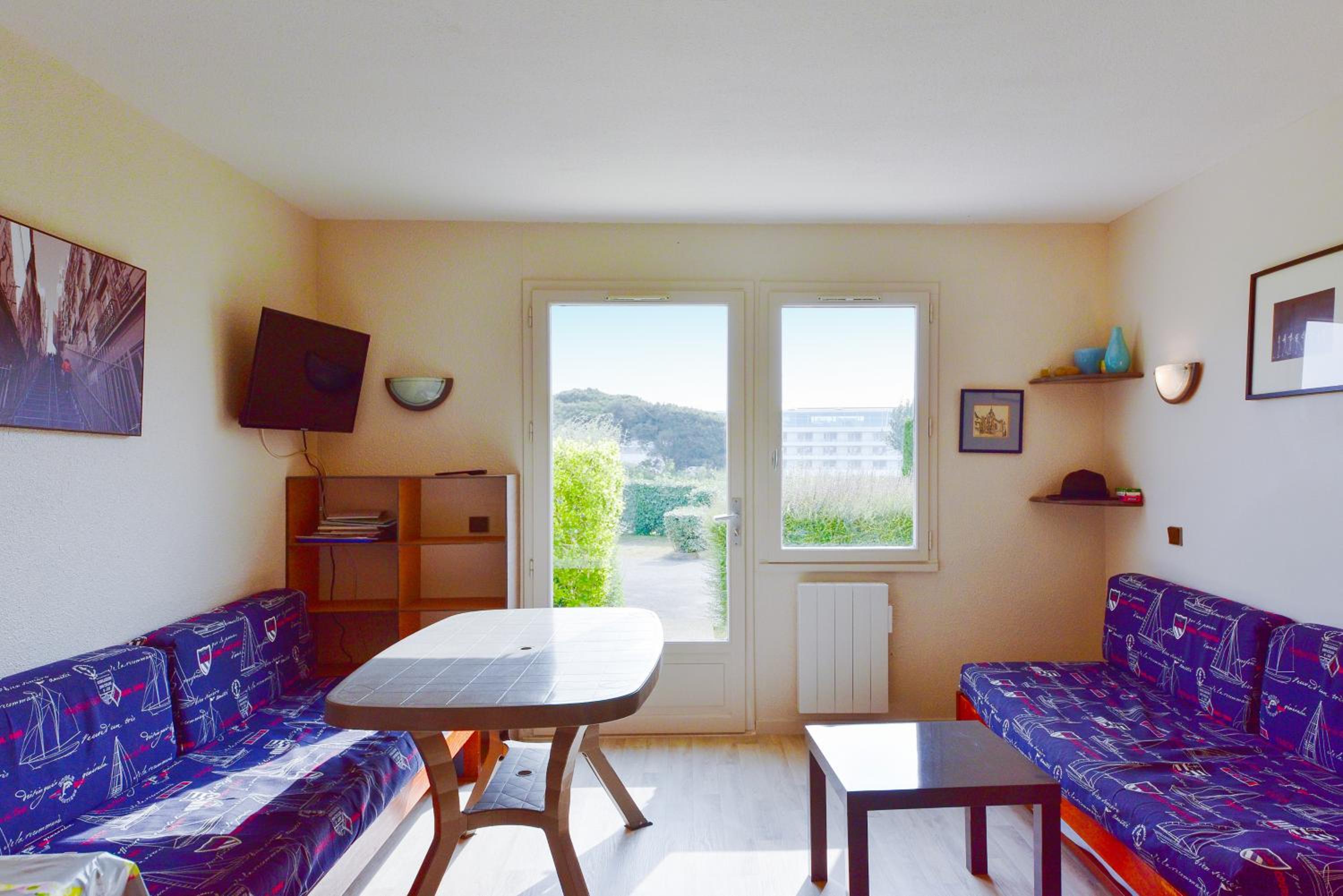 Comfort One-Bedroom Apartment (5 People) photo 2