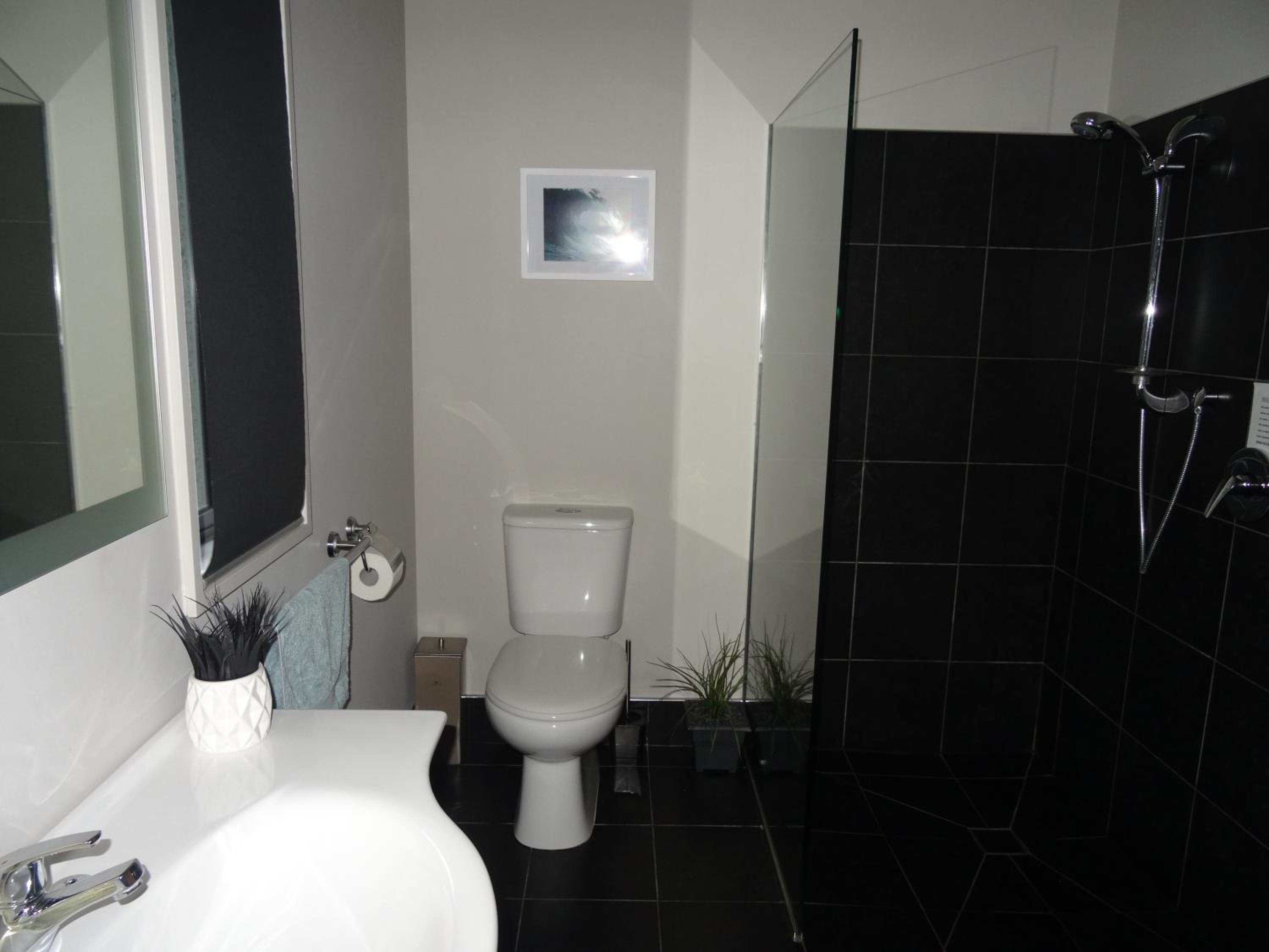 Twin Room with Private Bathroom photo 3