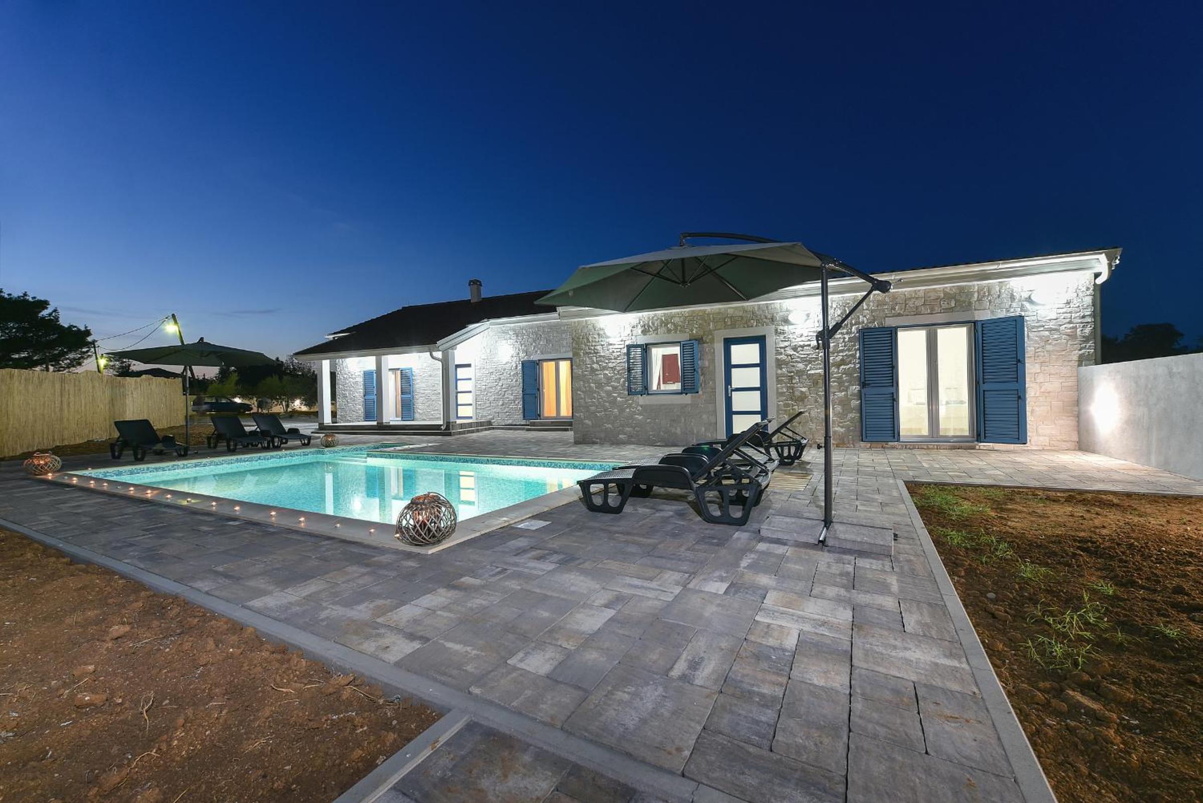Villa with Private Pool - Photo 3