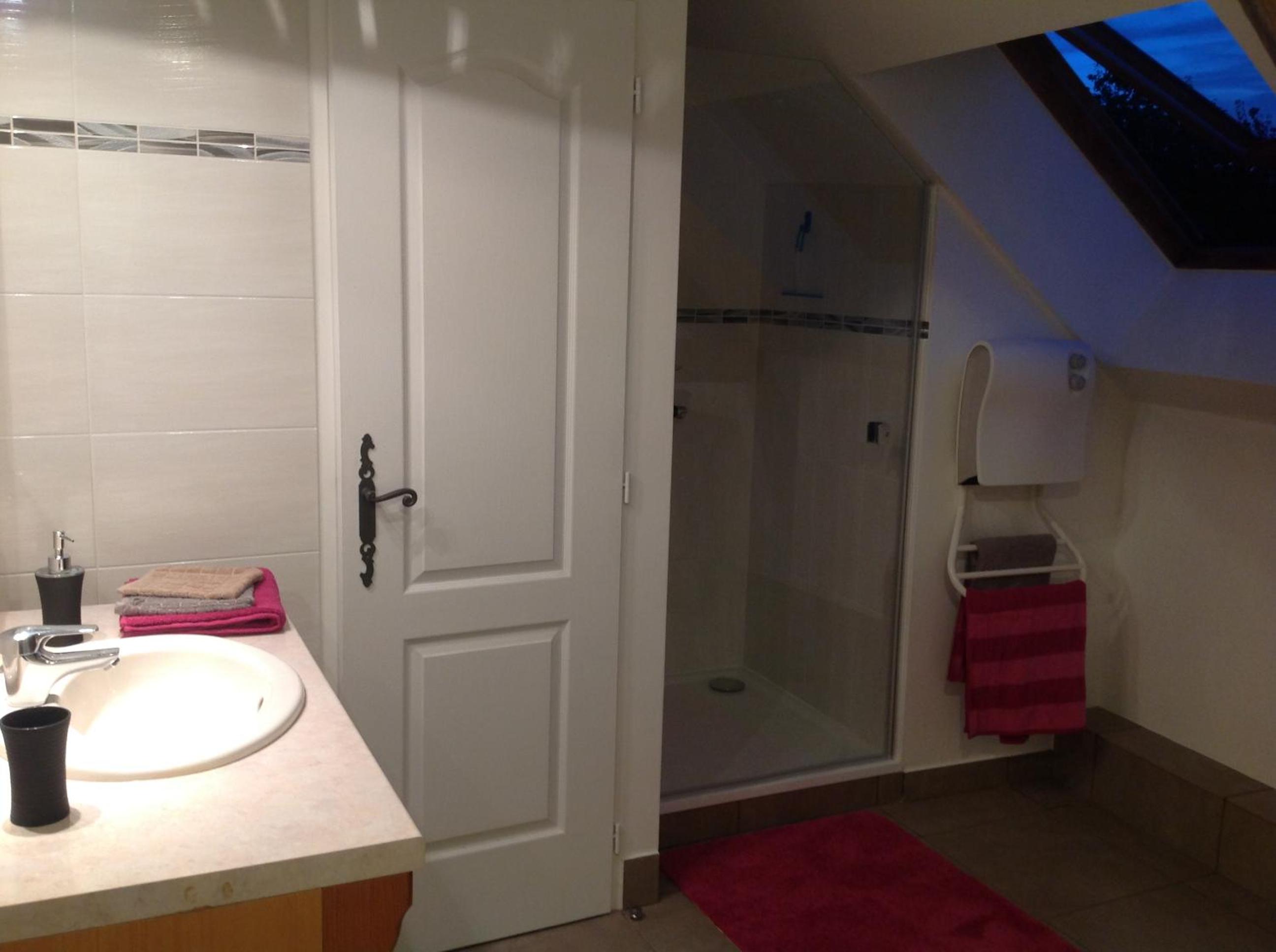 Double Room - Photo 6
