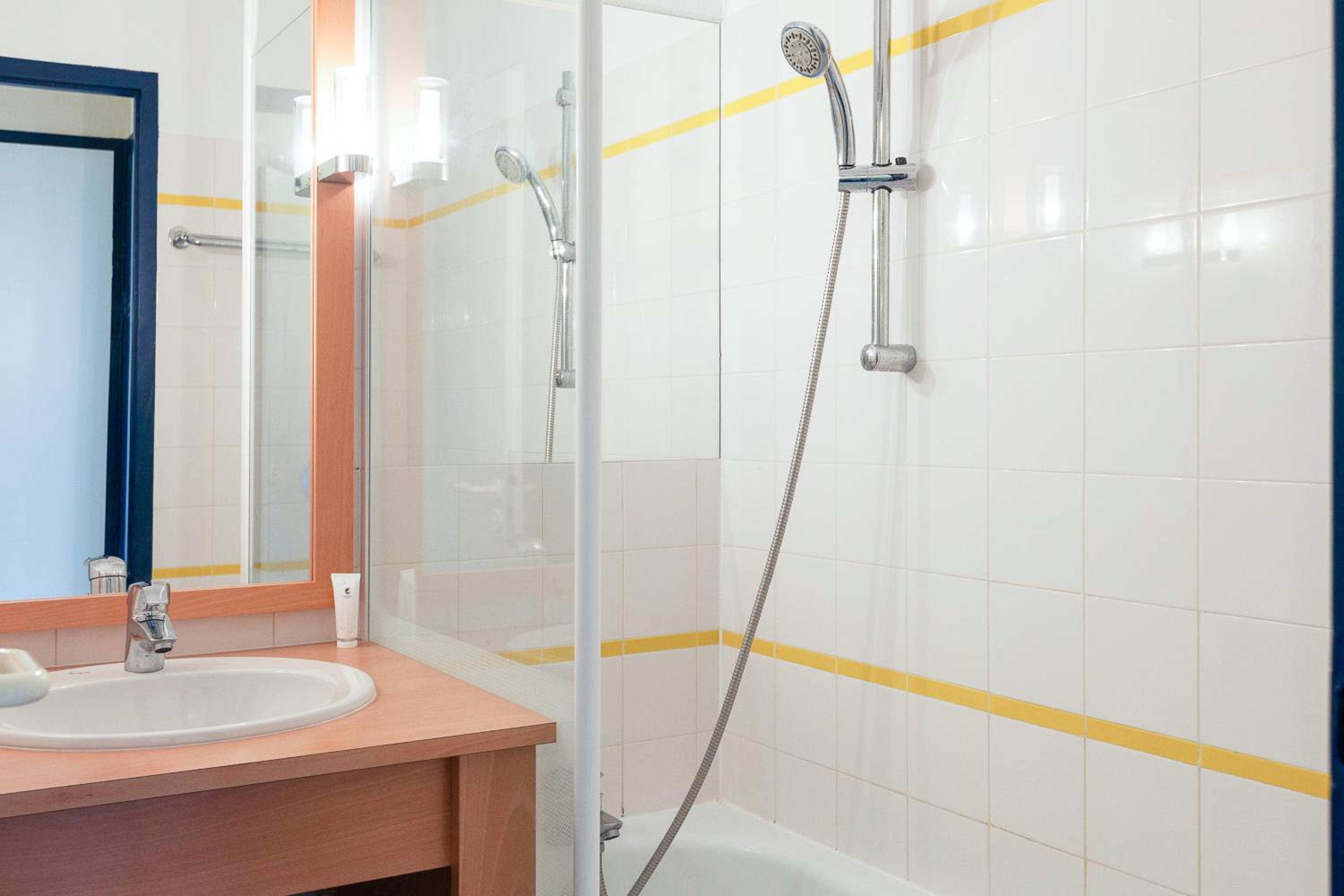Select One-Bedroom Apartment (6 People)