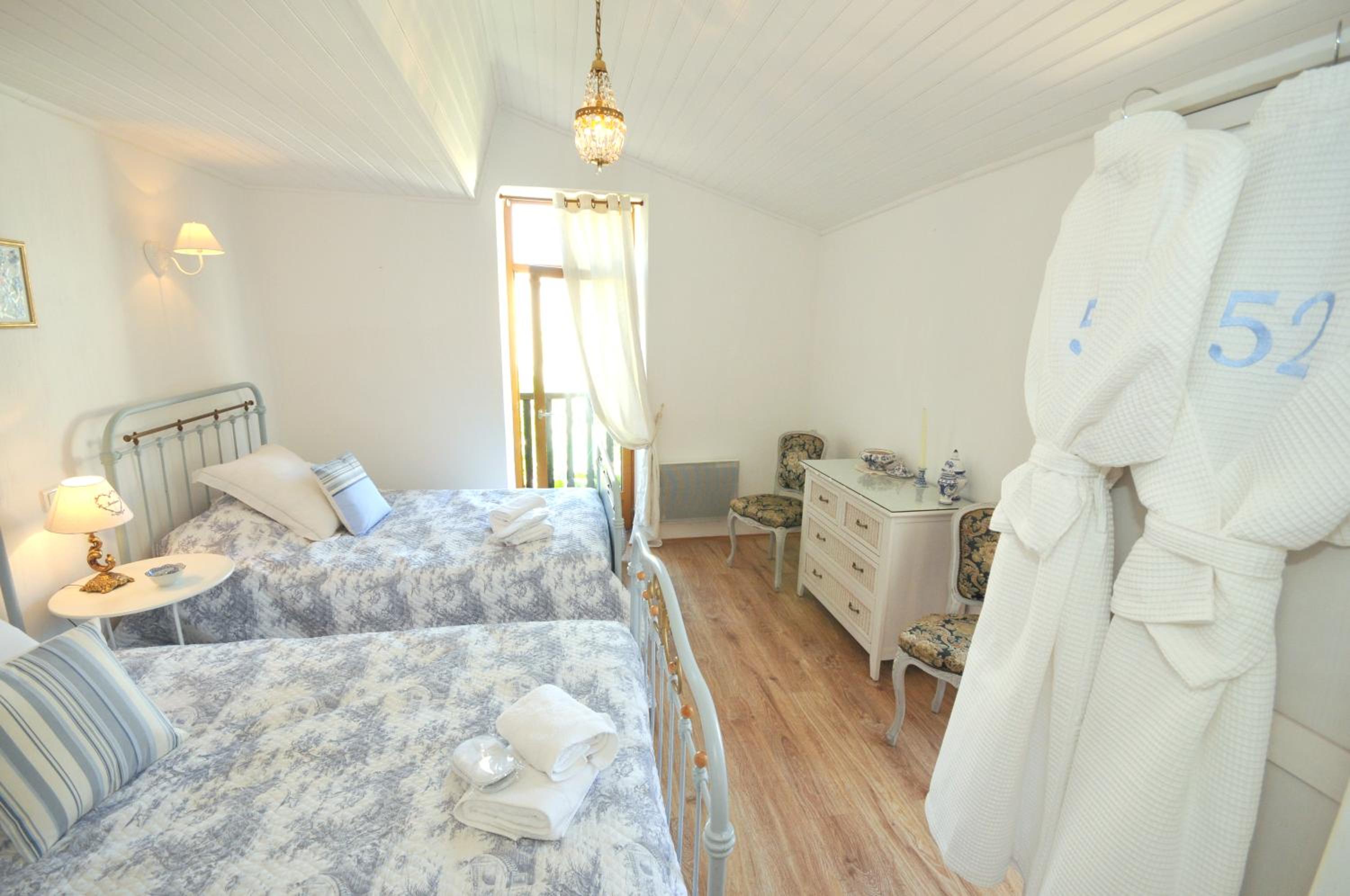 Twin Room with Balcony photo 3