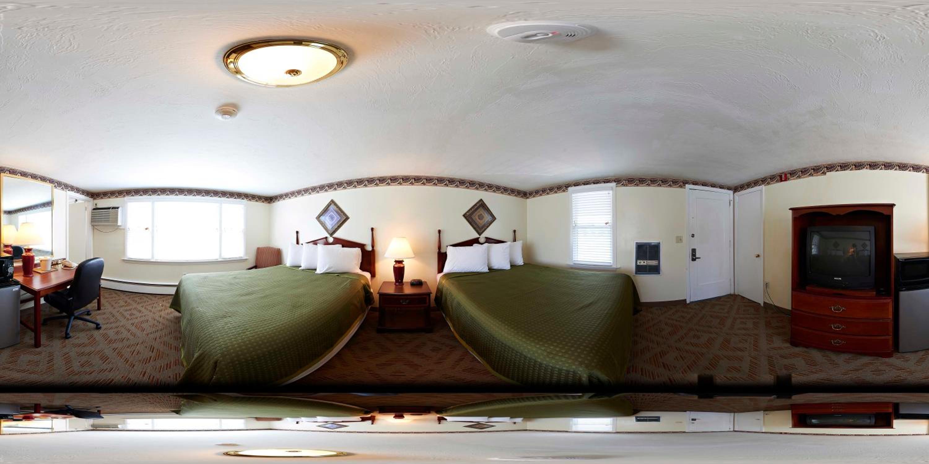 Queen Room with Two Queen Beds - Non-Smoking photo 1