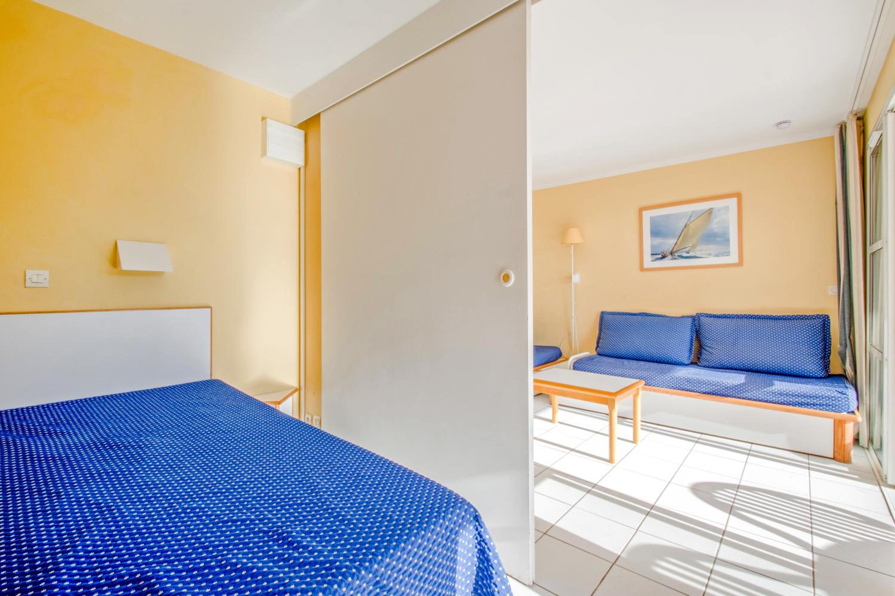 Select One-Bedroom Apartment (5 People) photo 3