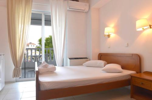 Double or Twin Room - Photo 6