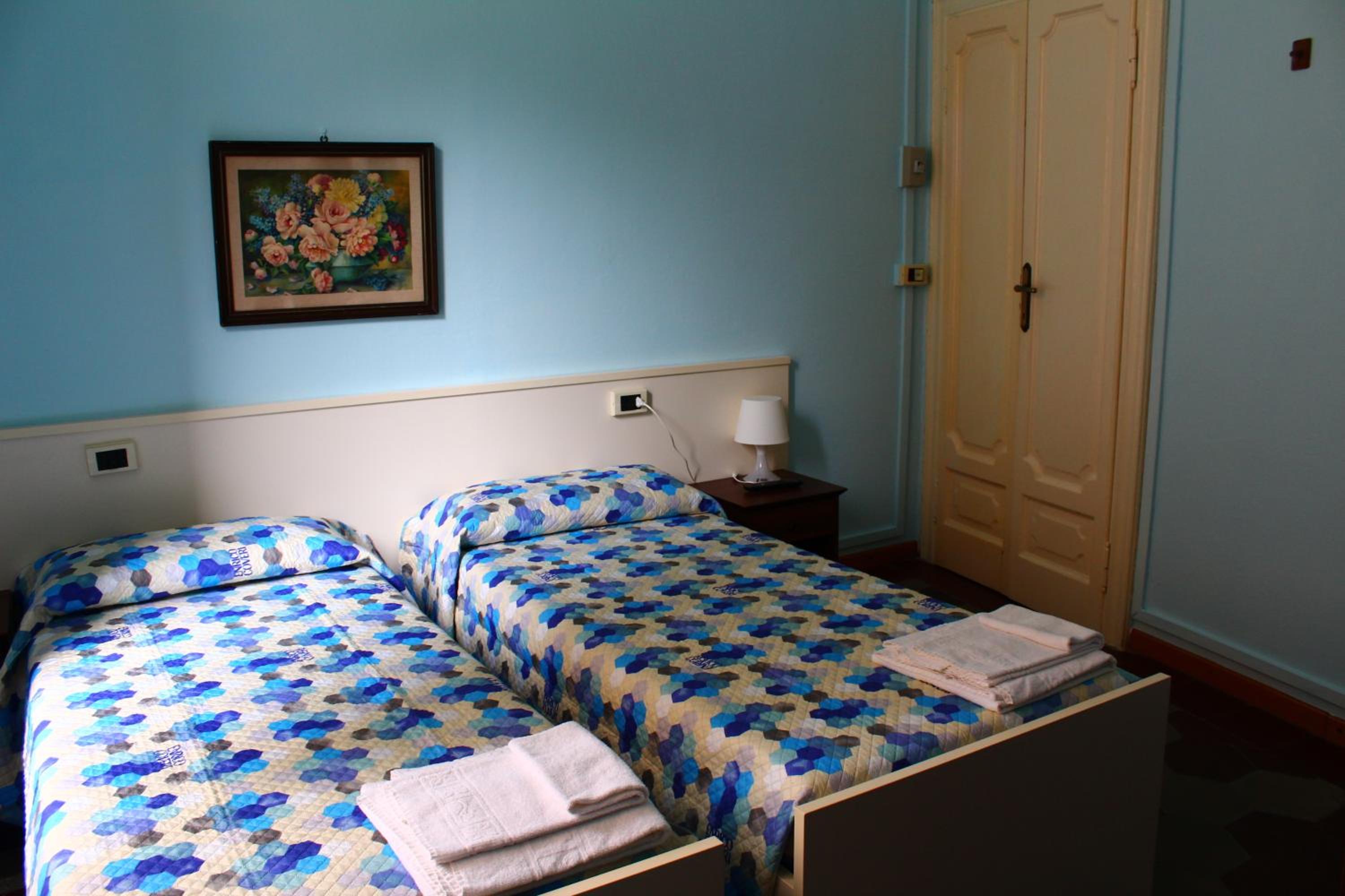Twin Room with Shared Bathroom photo 3