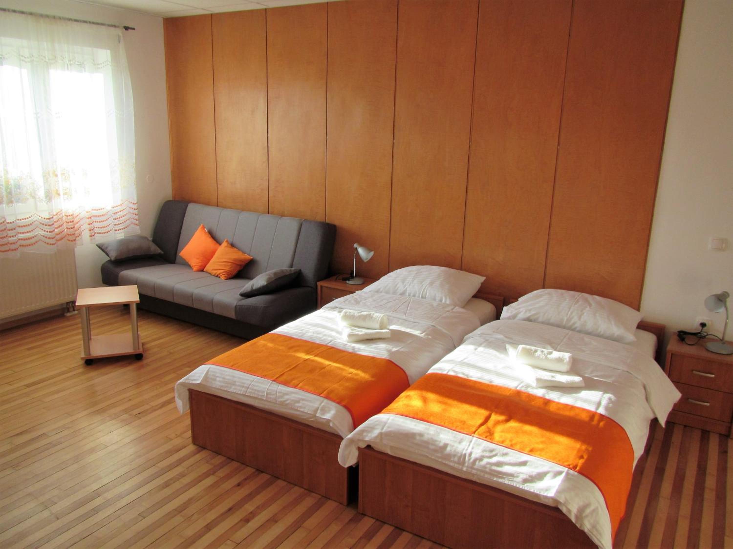 Twin Room with Extra Bed photo 2