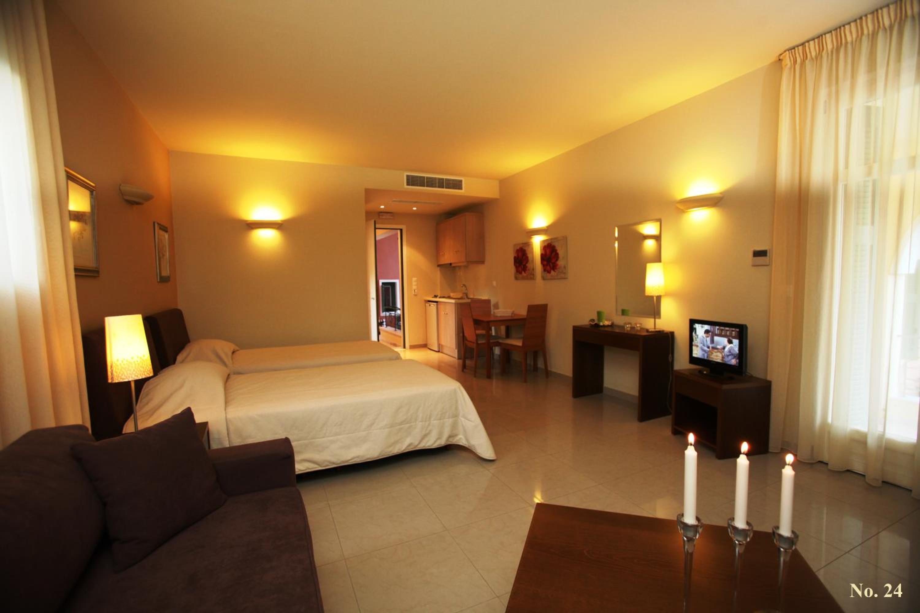 Standard Twin Room with Mountain View