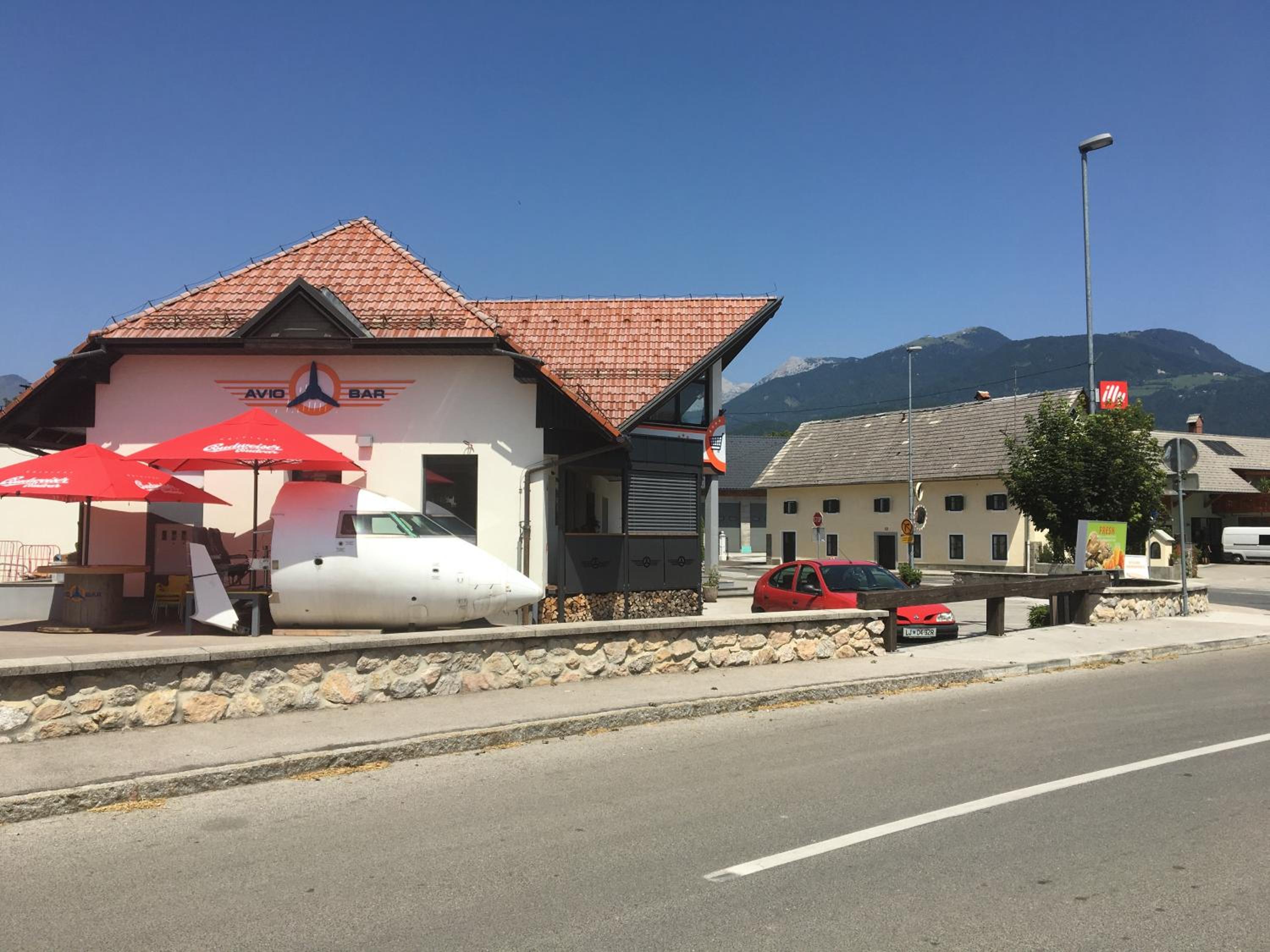 Apartment with Mountain View