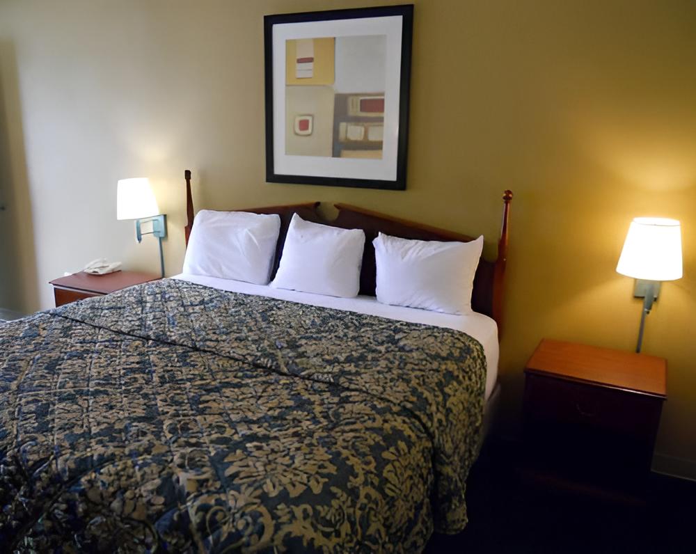 King Room - Non-Smoking - Photo 3