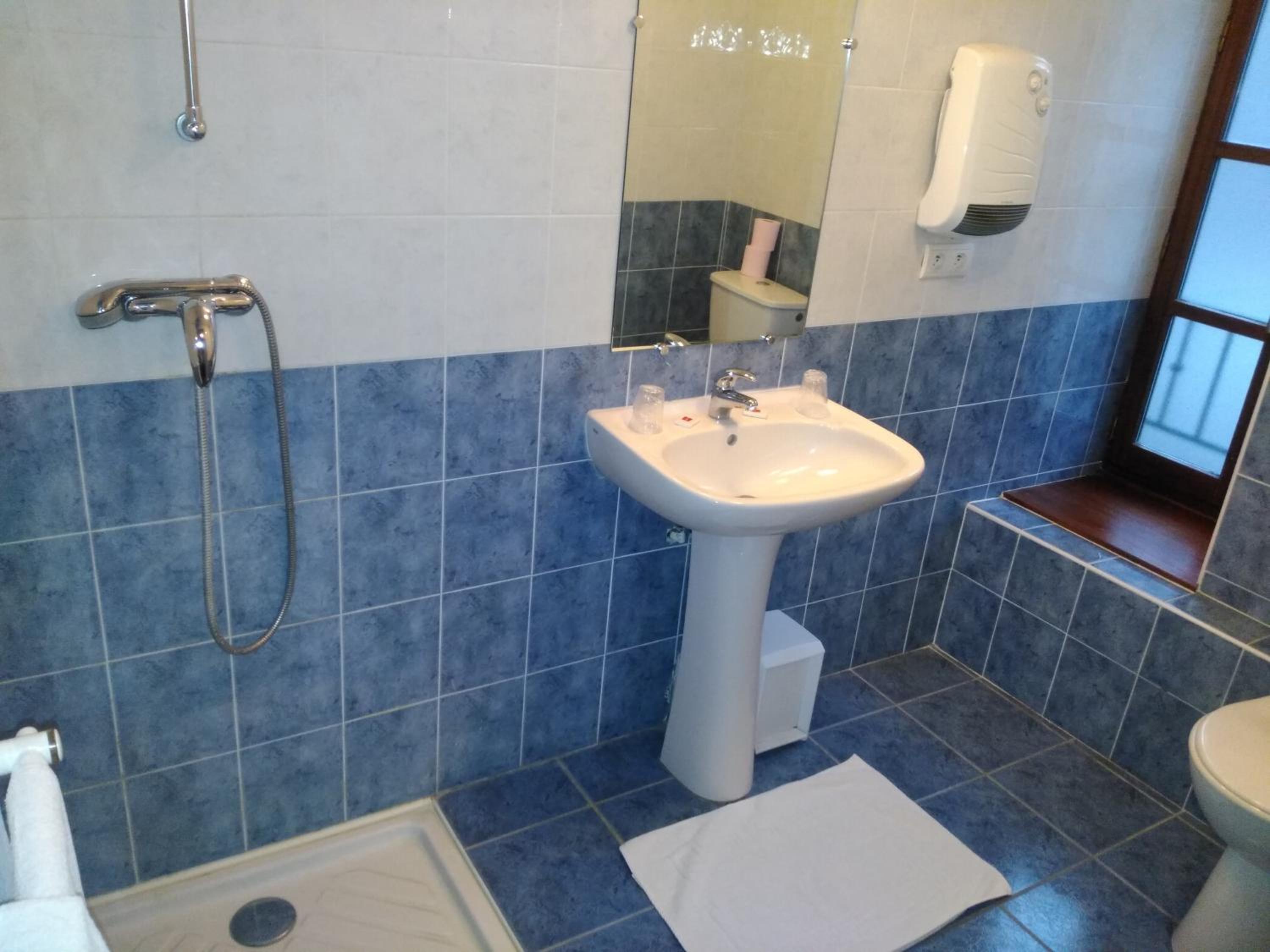 Standard Double Room - Photo 2