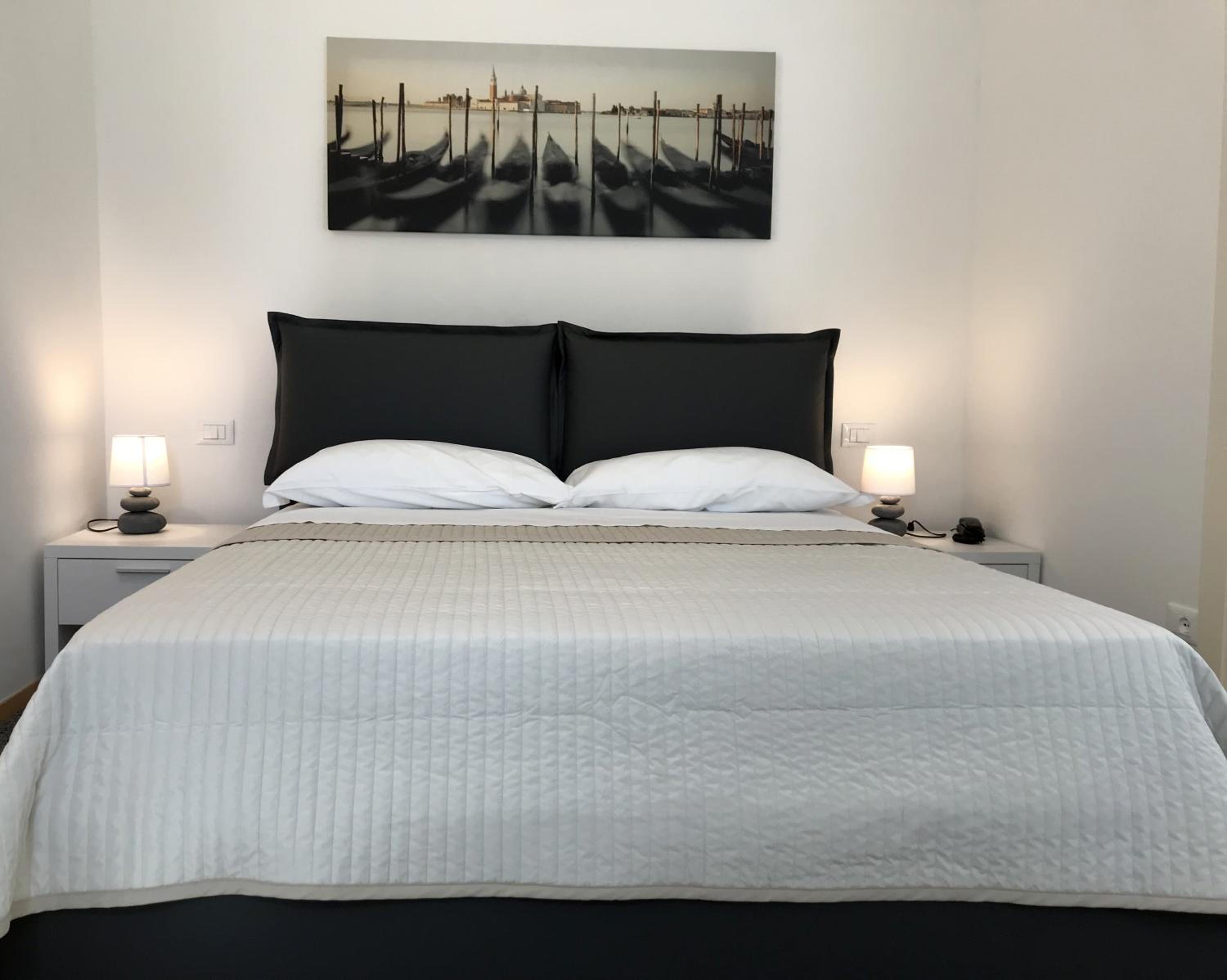 Deluxe Double Room with Shower