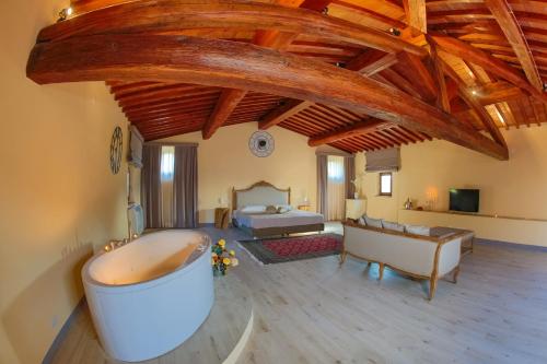 Queen Room with Spa Bath