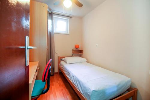 Two-Bedroom Apartment - Photo 3
