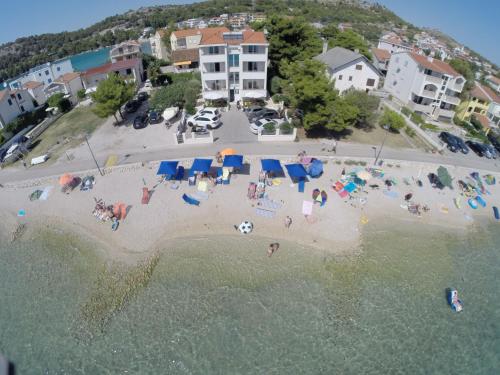 Two-Bedroom Apartment with Balcony and Sea View photo 3