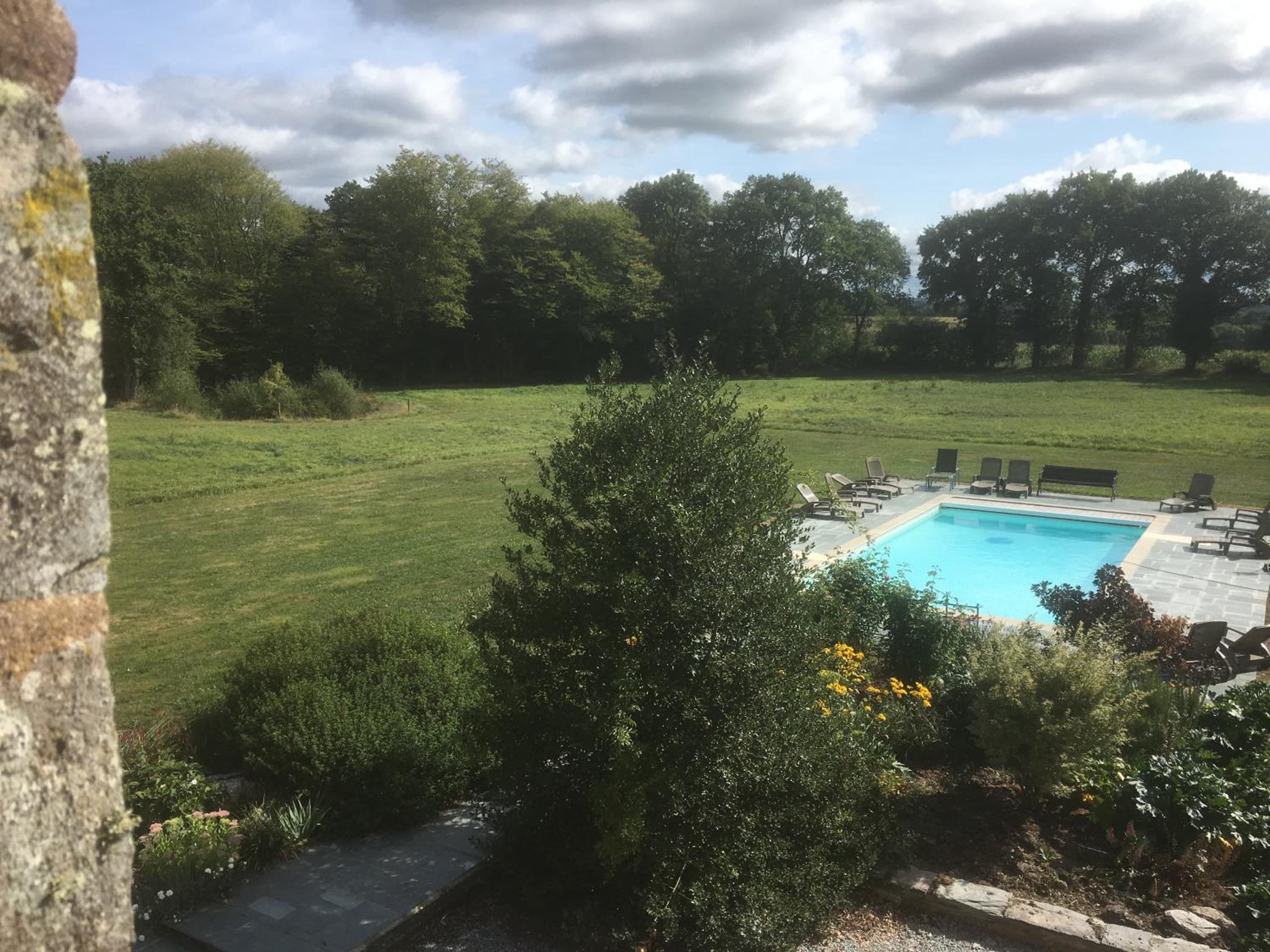 Deluxe Double or Twin Room with Pool View photo 3