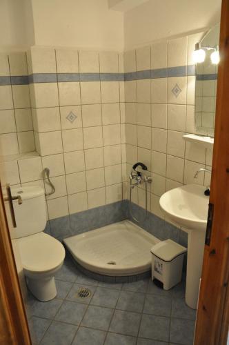 One-Bedroom Apartment (3 Adults) - Photo 3